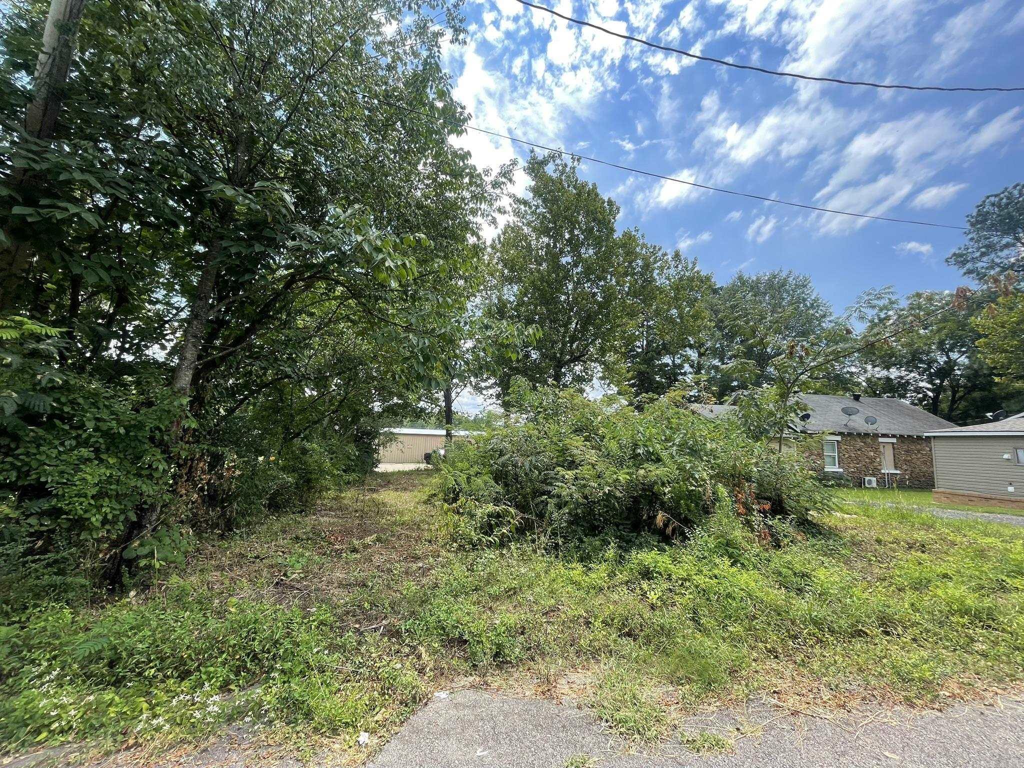 906 Elm Avenue Property Photo 2