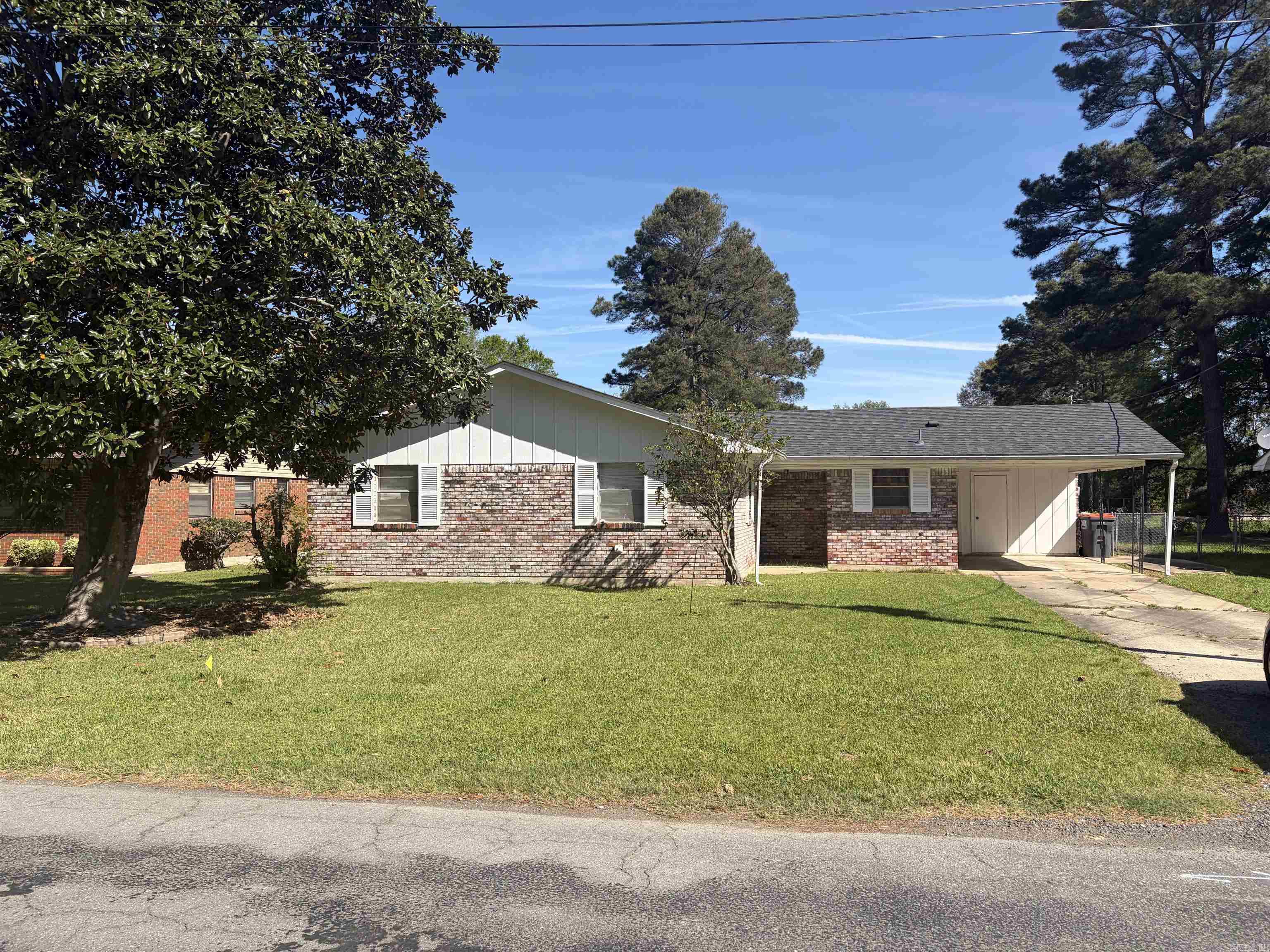 107 W 37th Avenue Property Photo 1