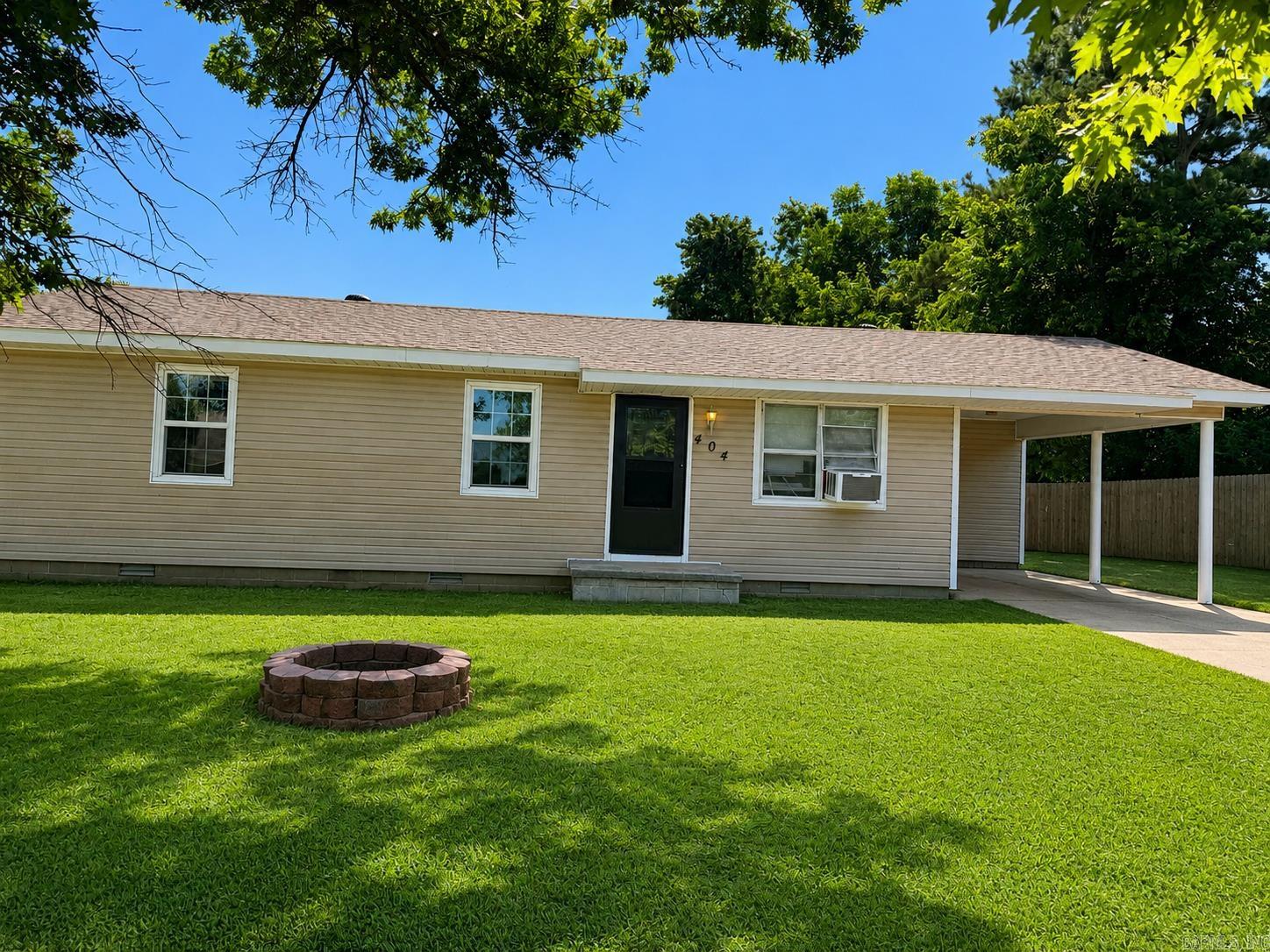 404 Bud Property Photo 1