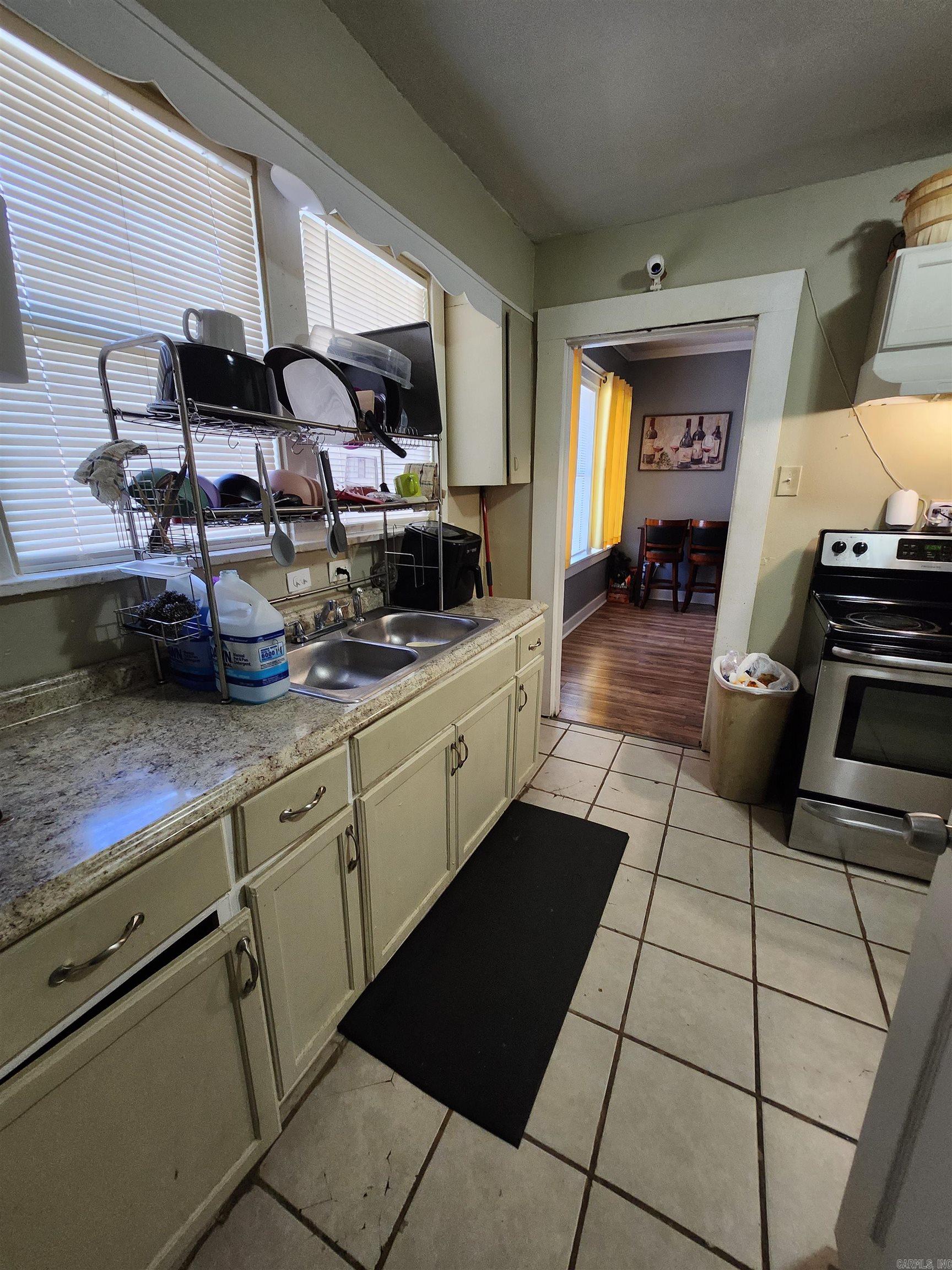 3000 S Arch Property Photo 6