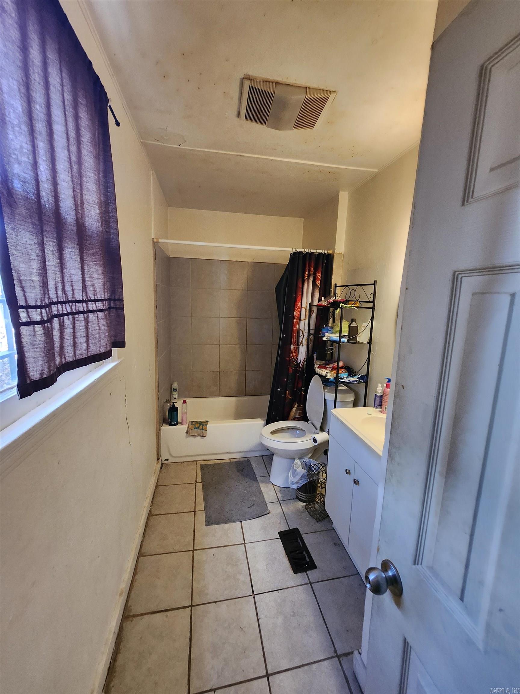 1516 W 34th Property Photo 10