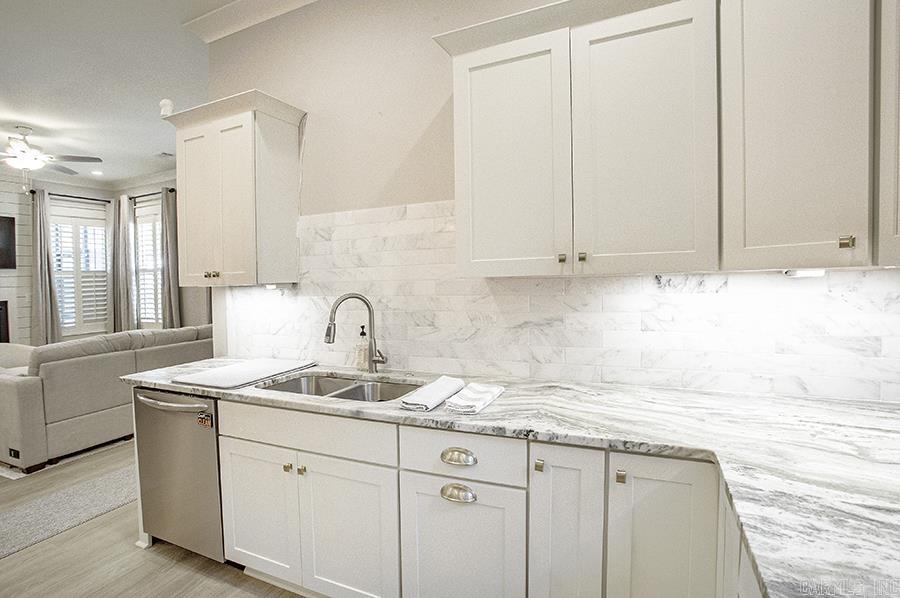 301 Parker Property Photo 14