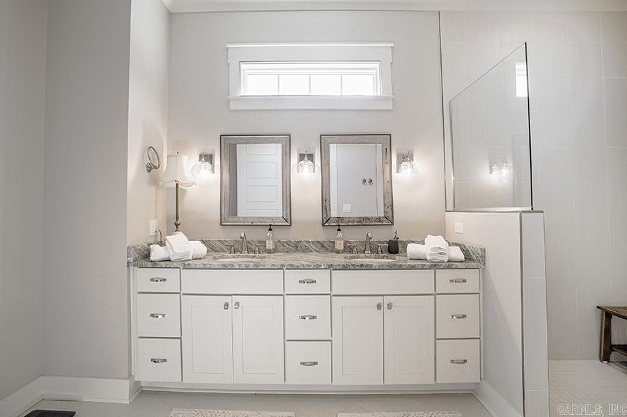 301 Parker Property Photo 24