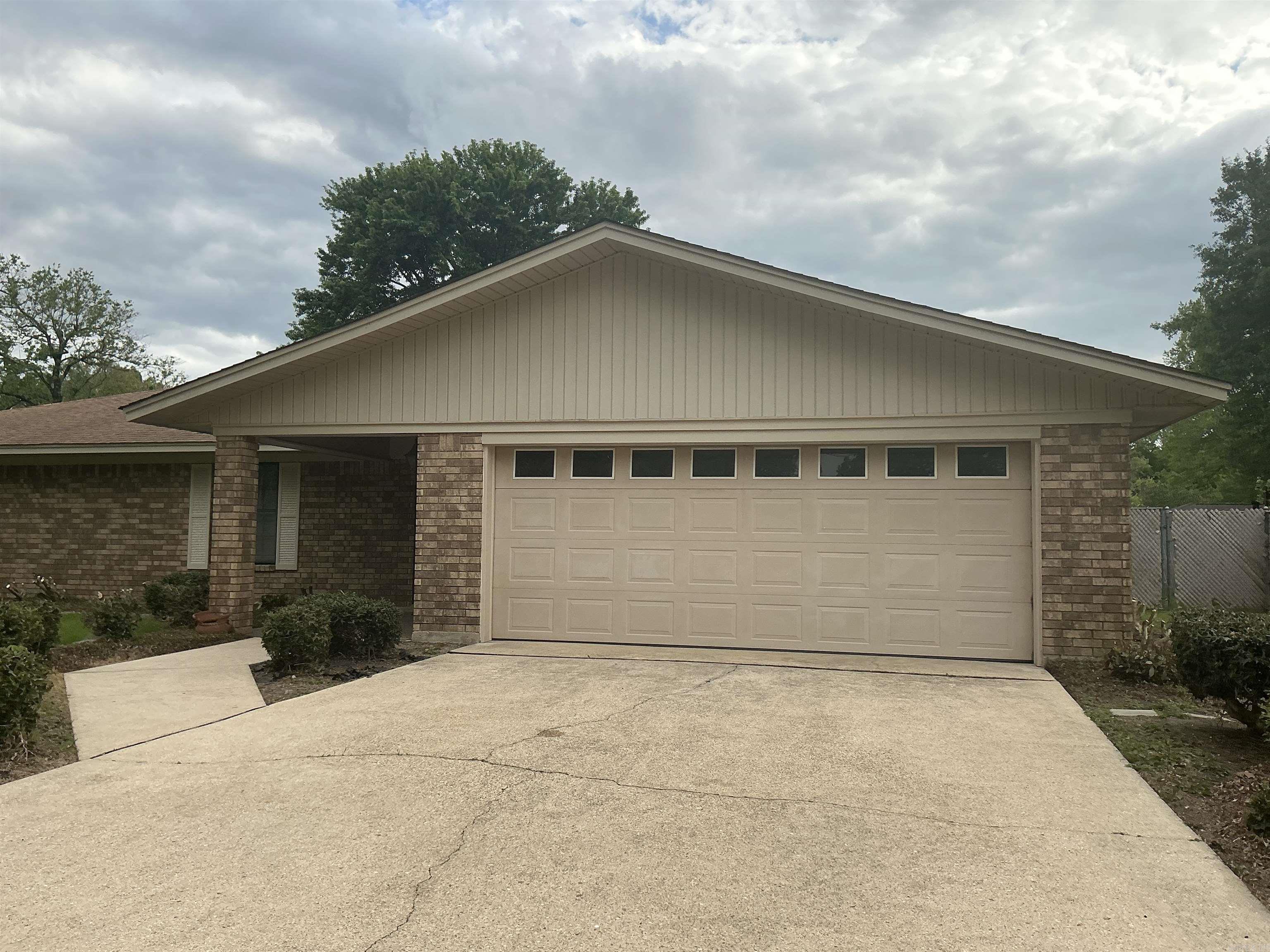 1002 Waterwell Property Photo 3