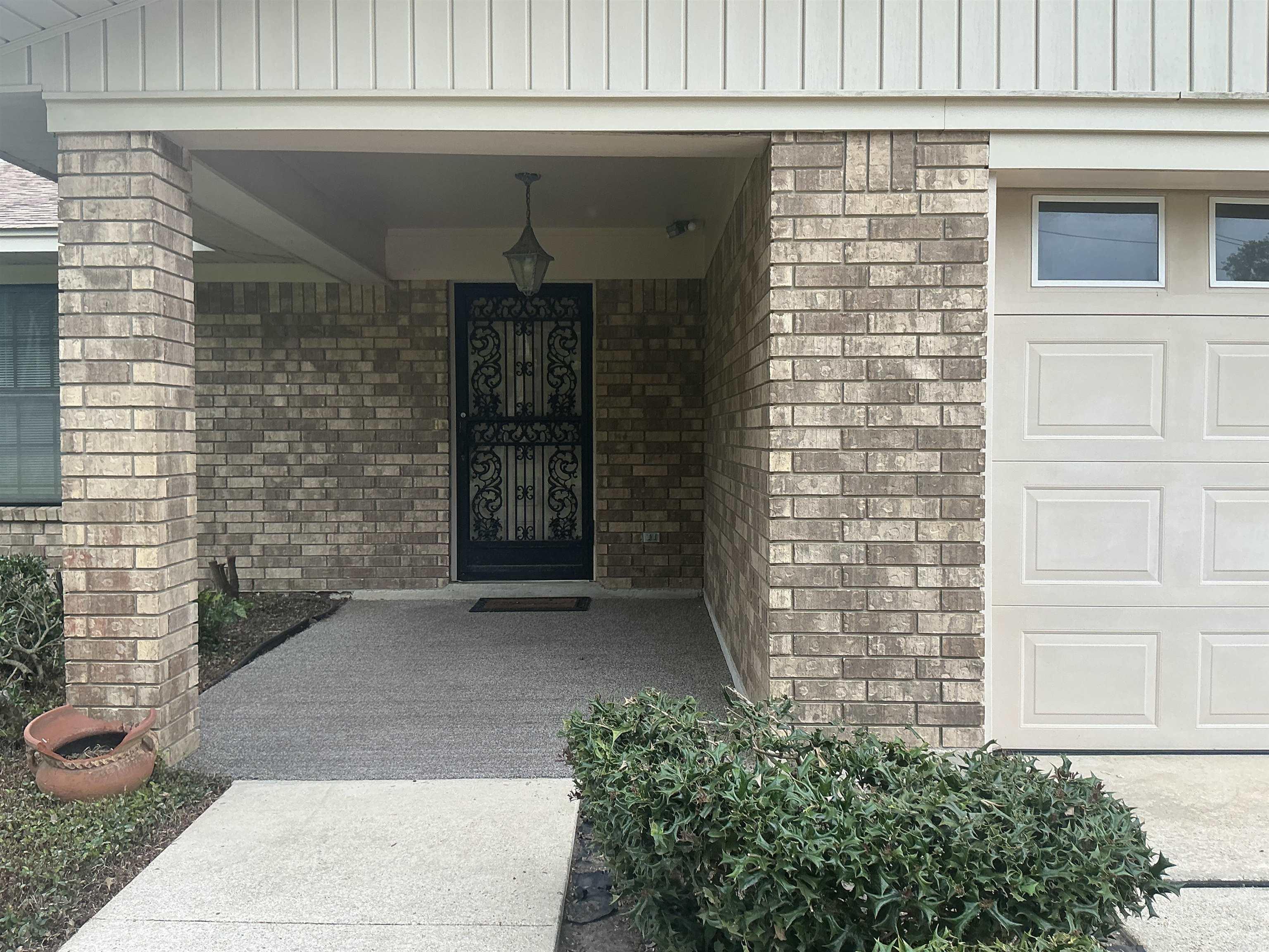 1002 Waterwell Property Photo 4