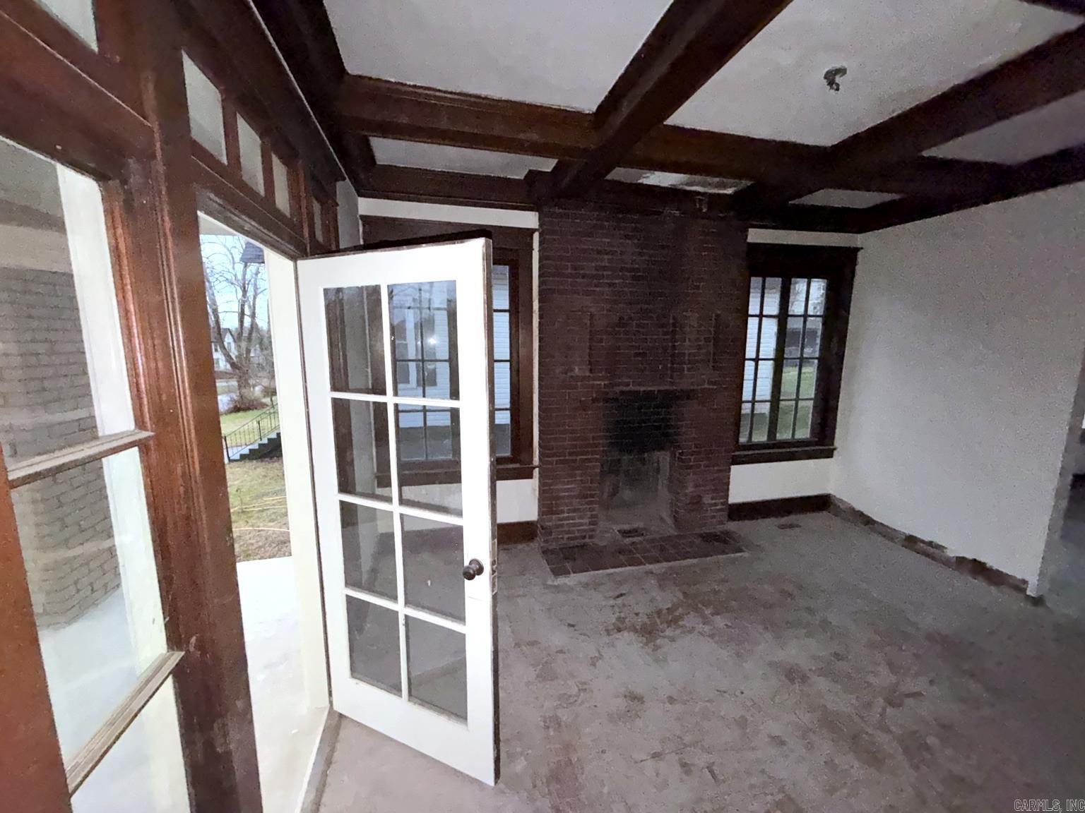 825 Poplar St Property Photo 2