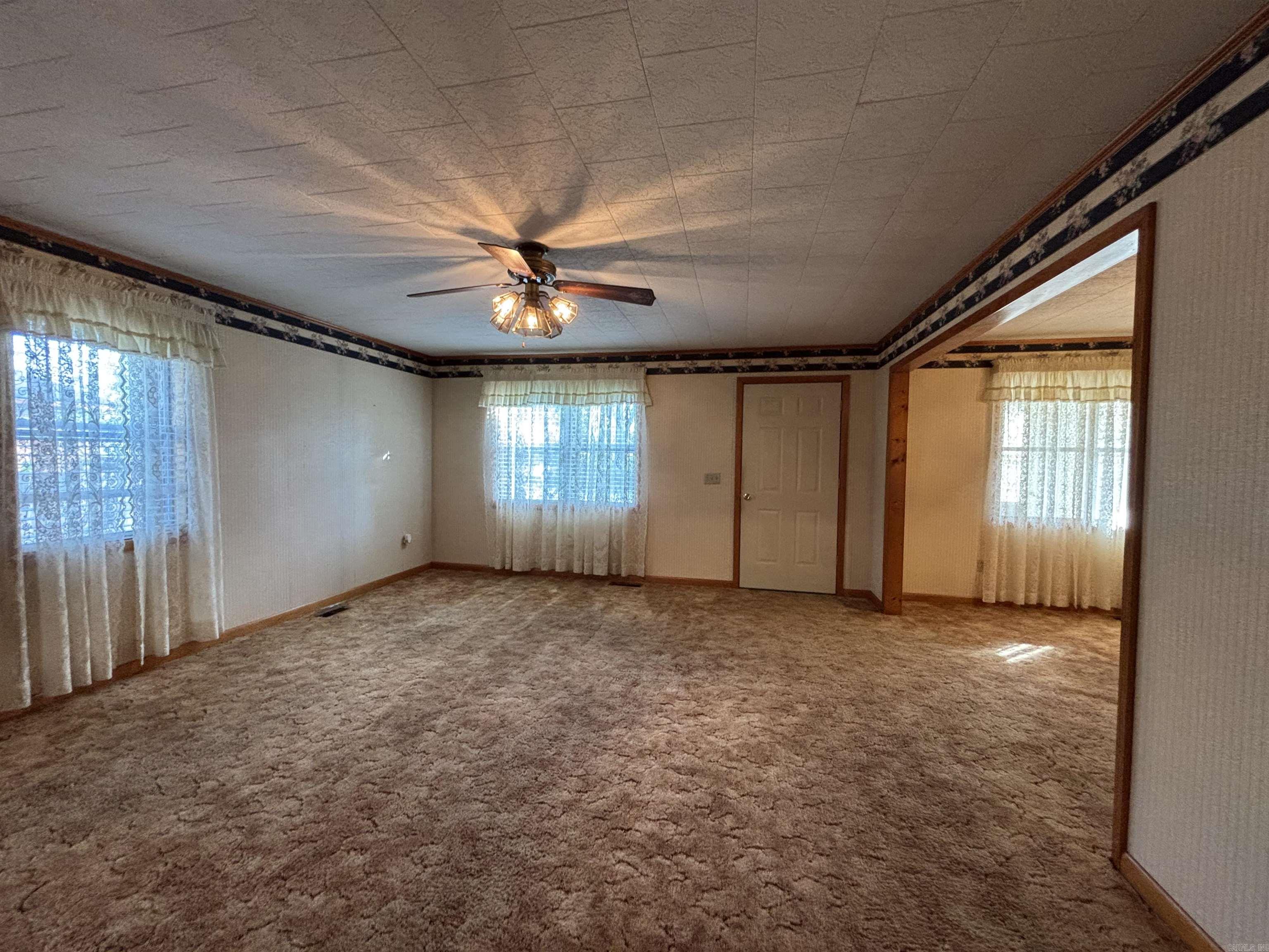 310 E Elm Street Property Photo 3