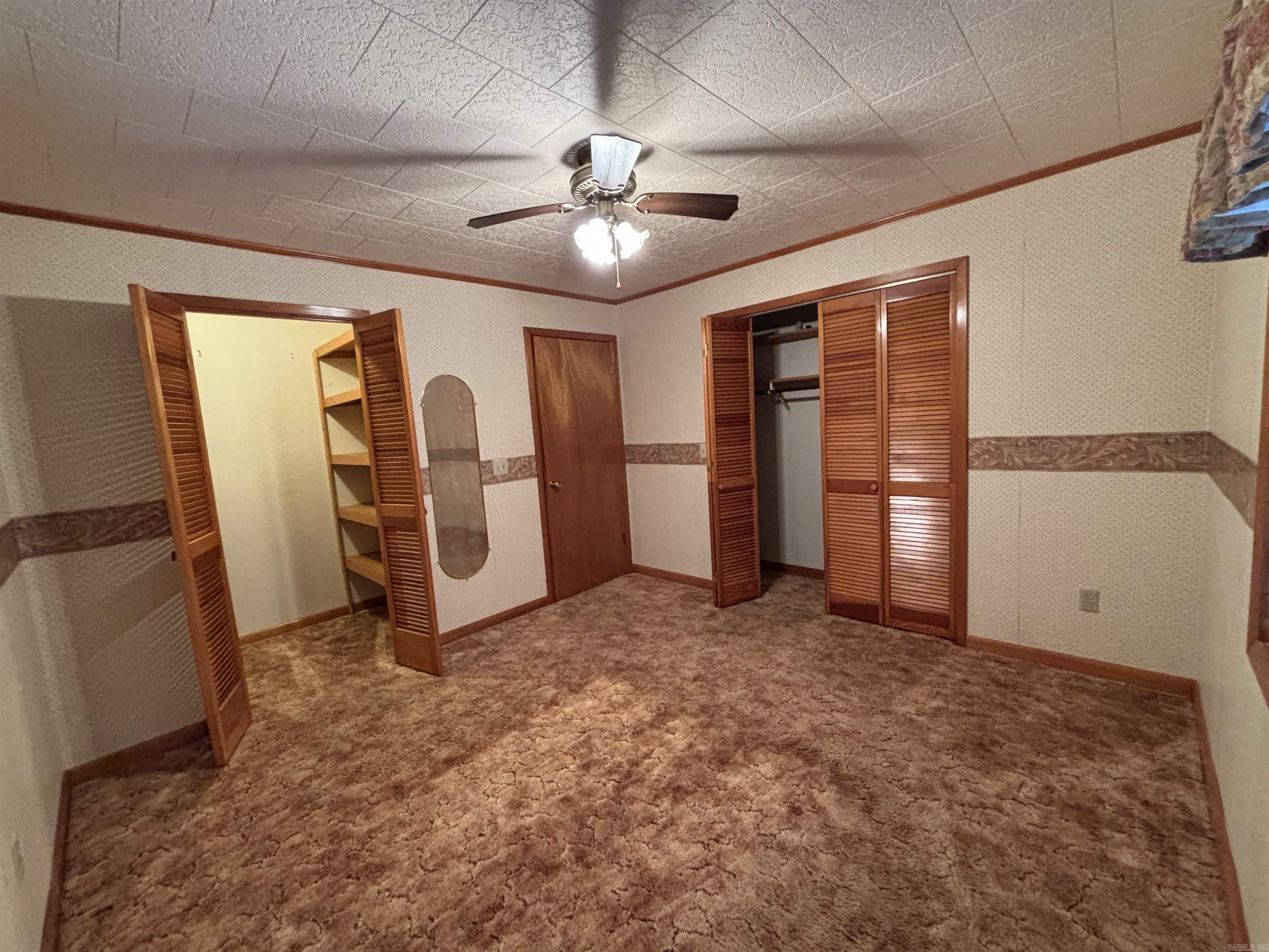 310 E Elm Street Property Photo 6