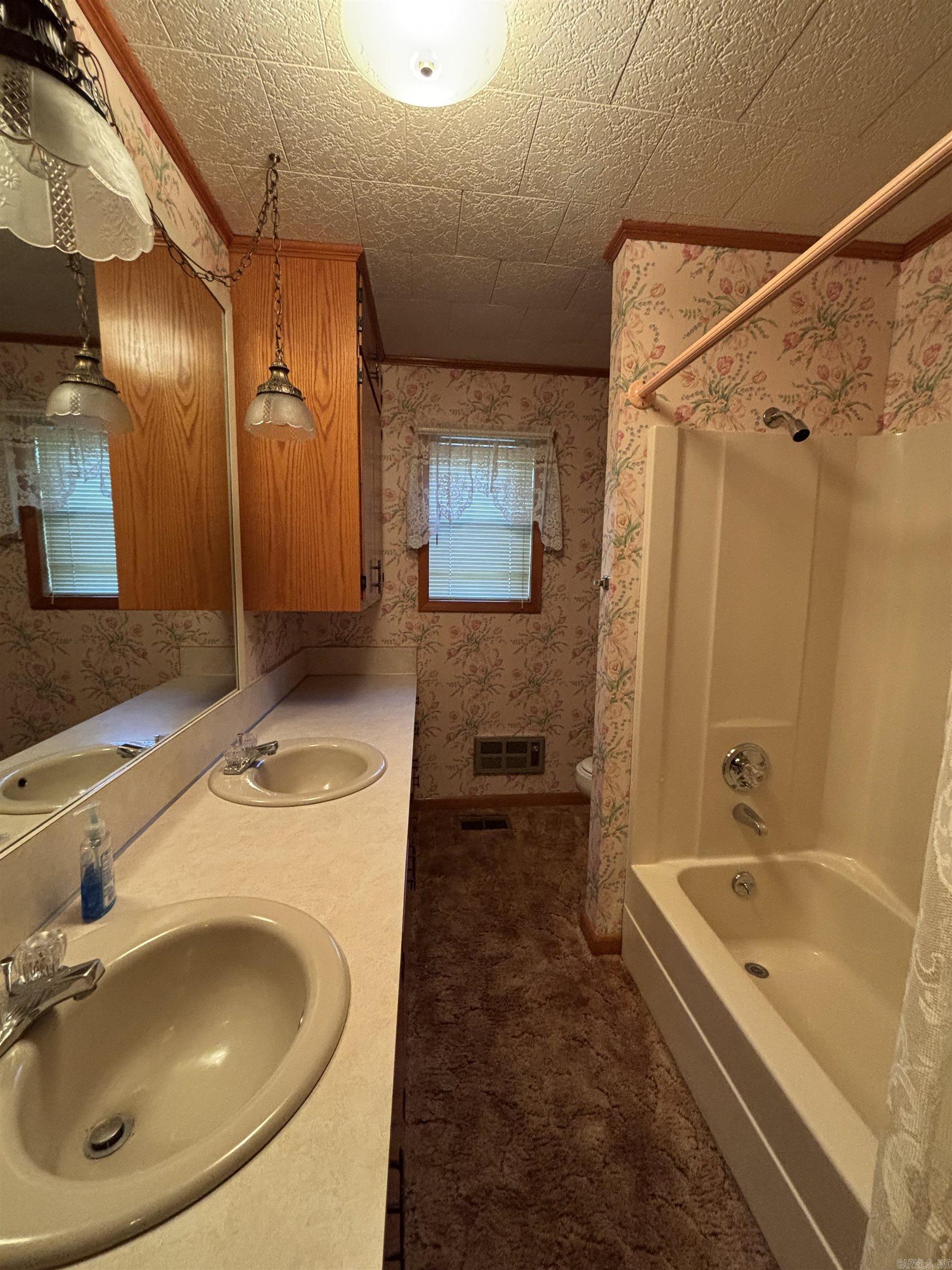 310 E Elm Street Property Photo 9