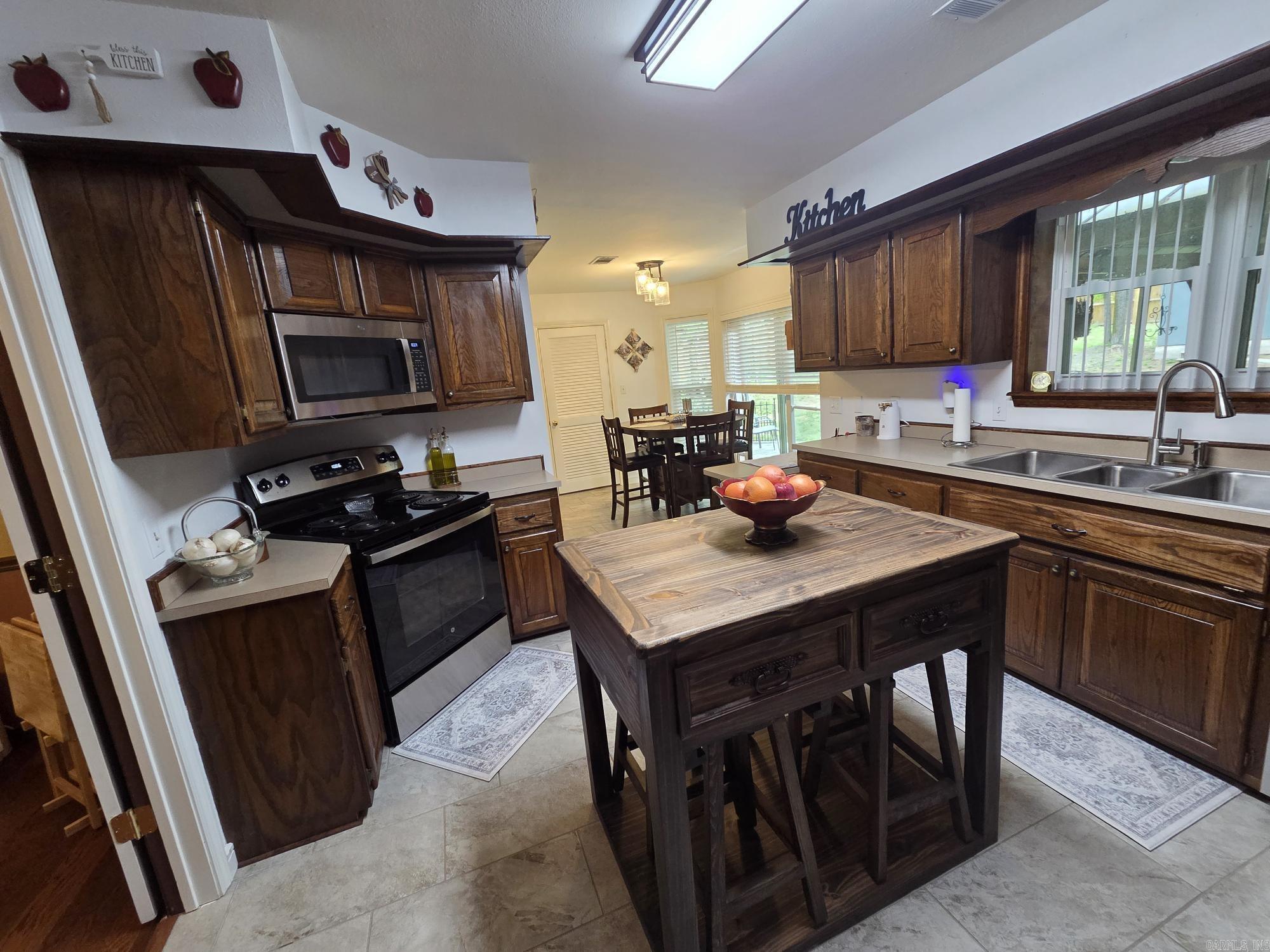 1402 Holmes Road Property Photo 9