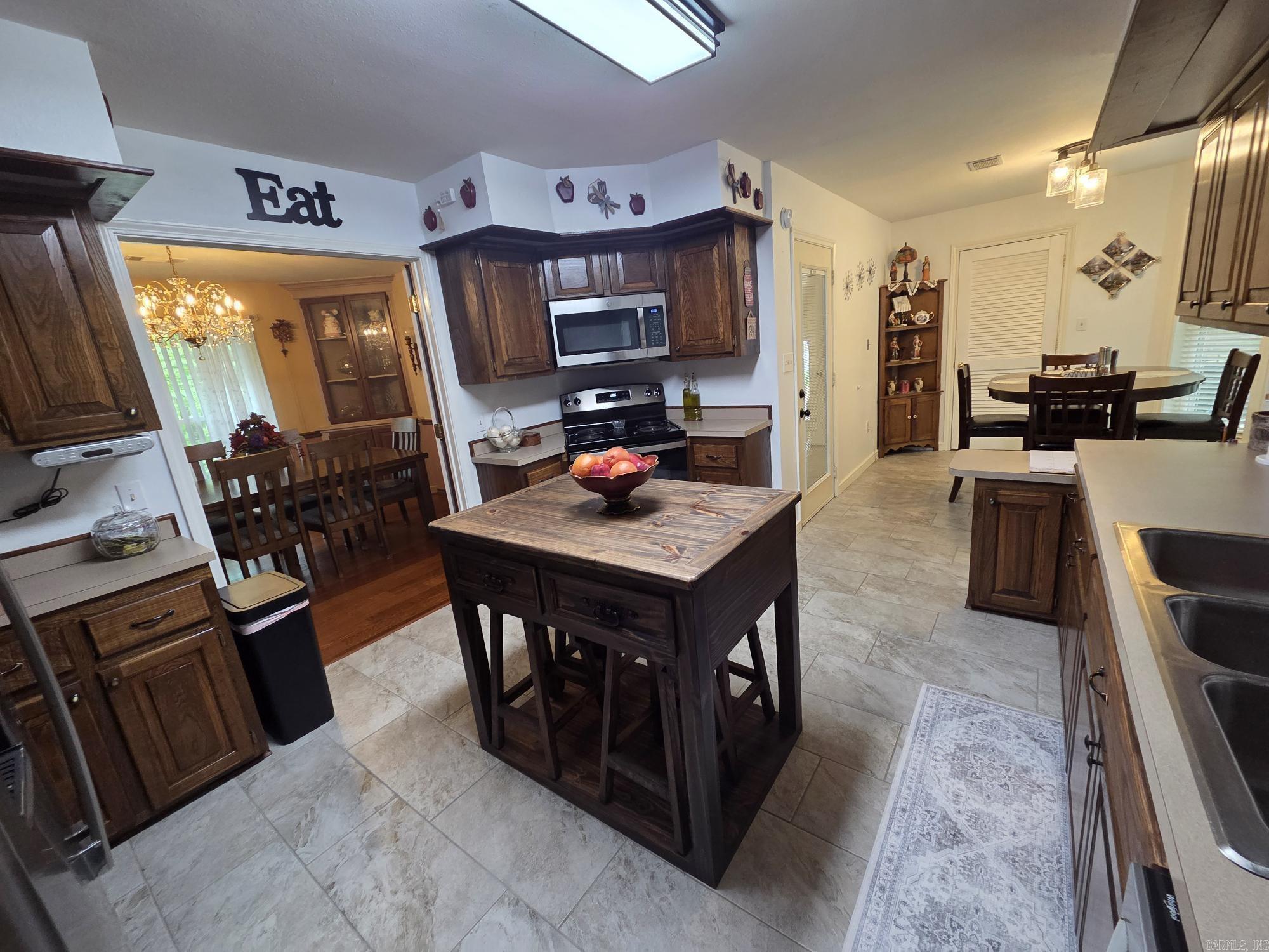 1402 Holmes Road Property Photo 11