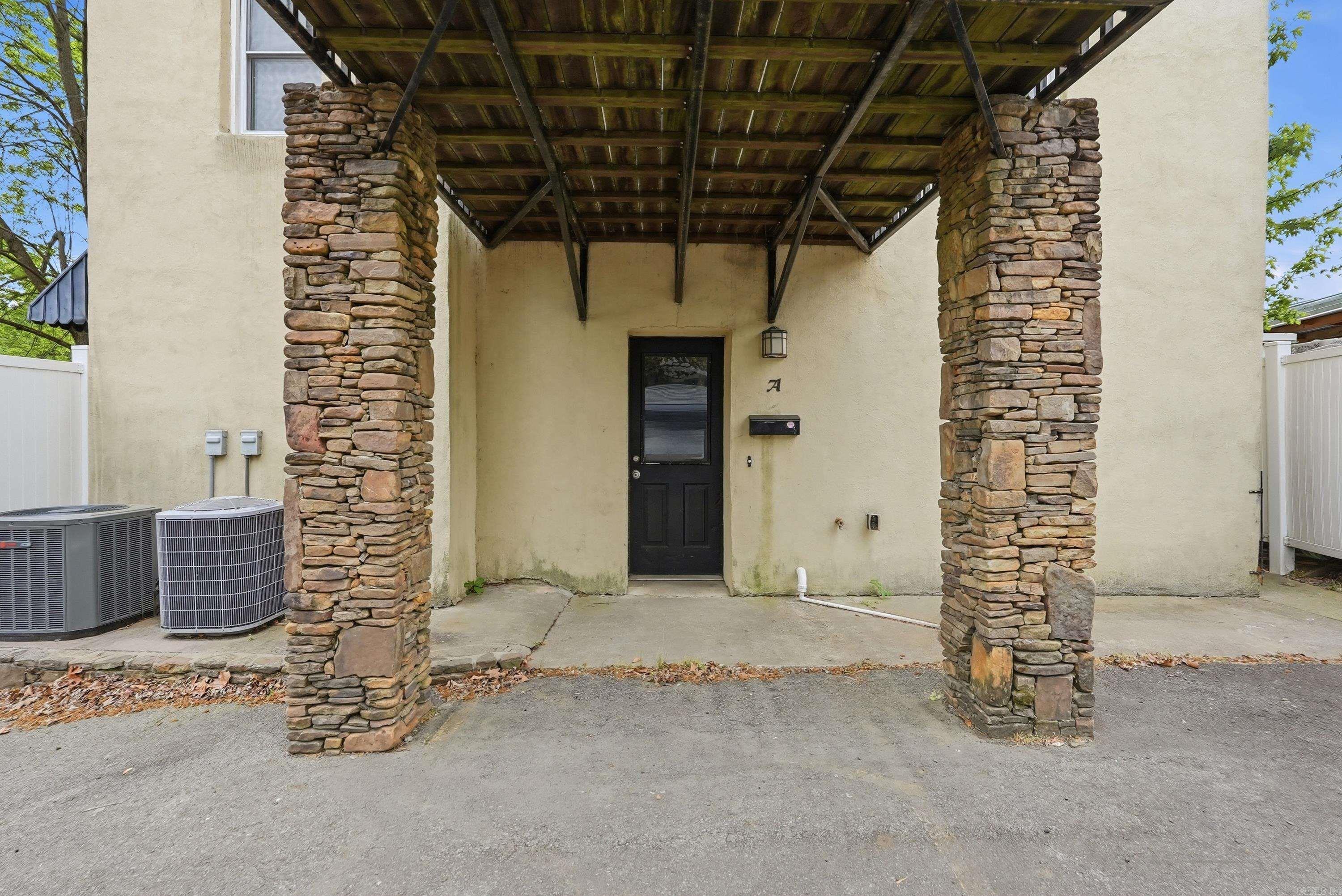 122 E Main Street A Property Photo 2