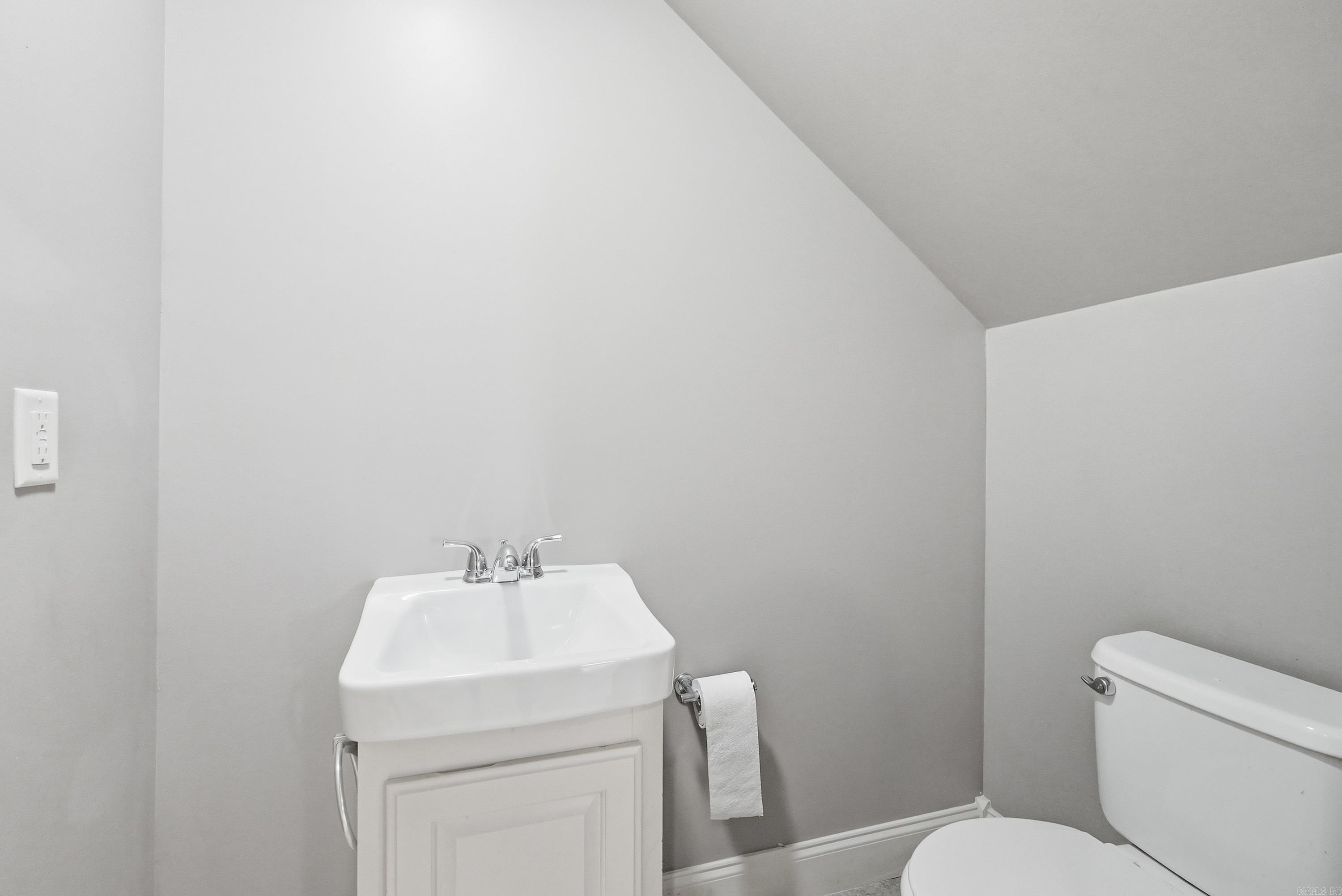 122 E Main Street B Property Photo 8