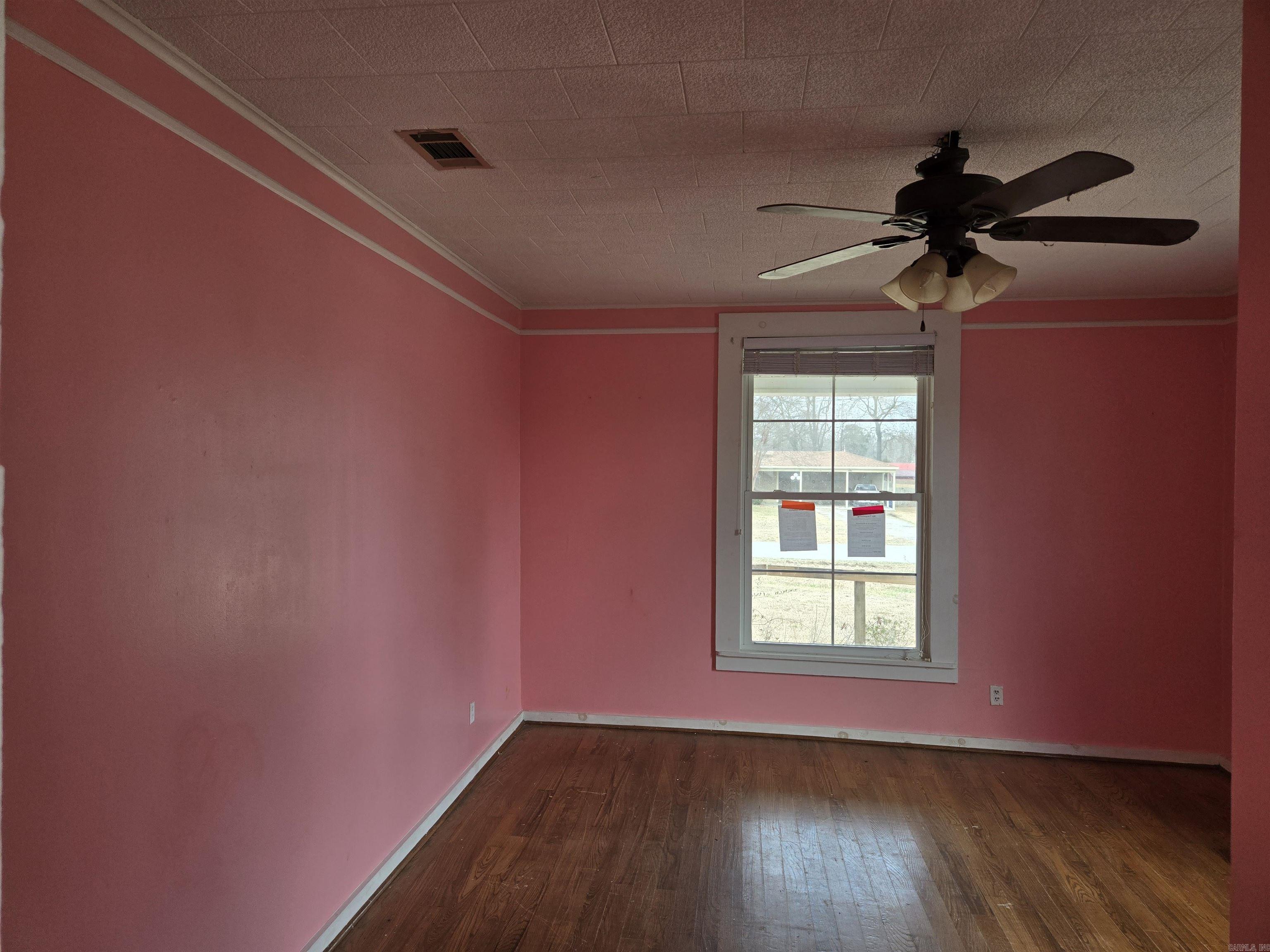 407 W Lincoln Property Photo 6