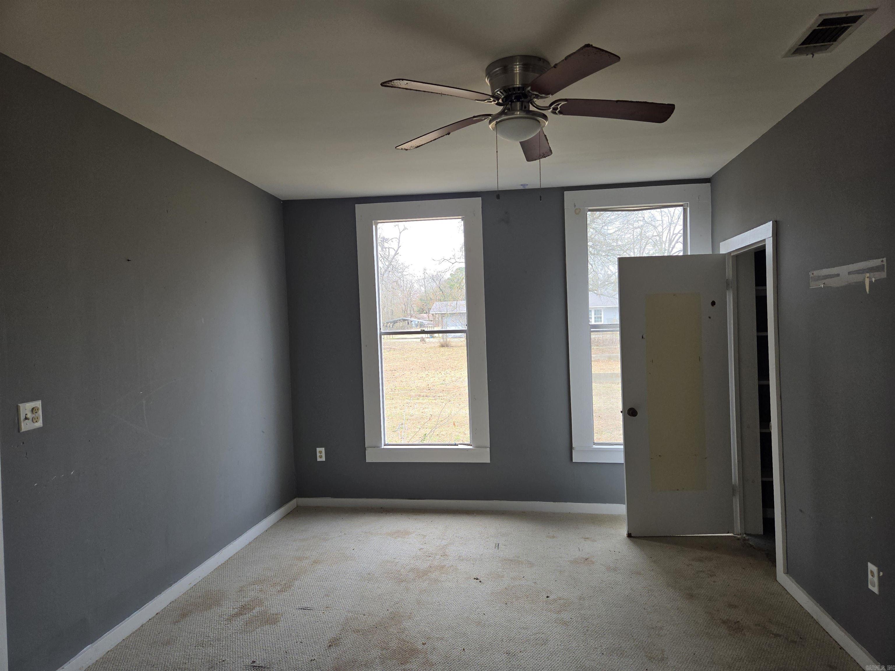 407 W Lincoln Property Photo 10