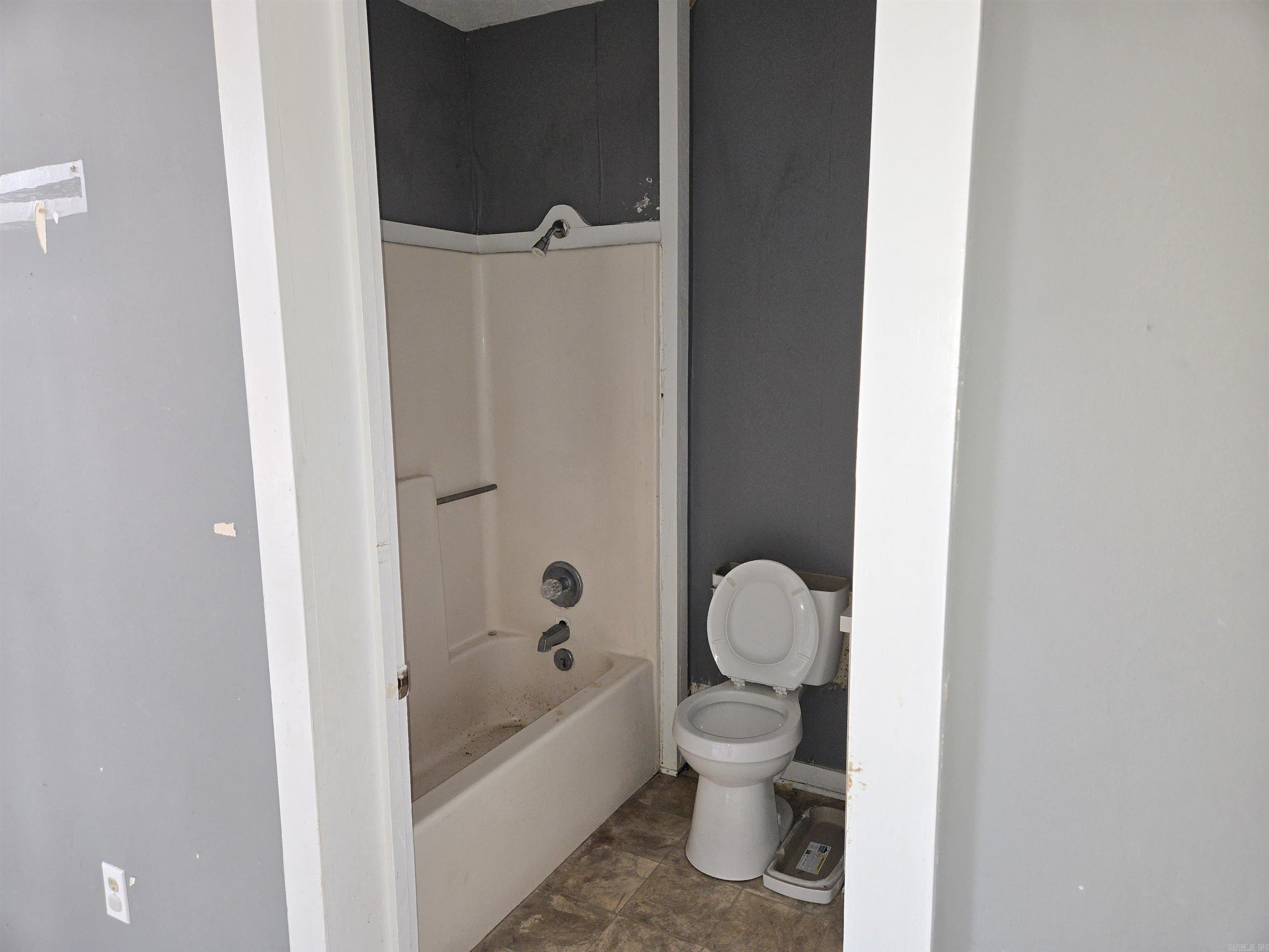 407 W Lincoln Property Photo 12