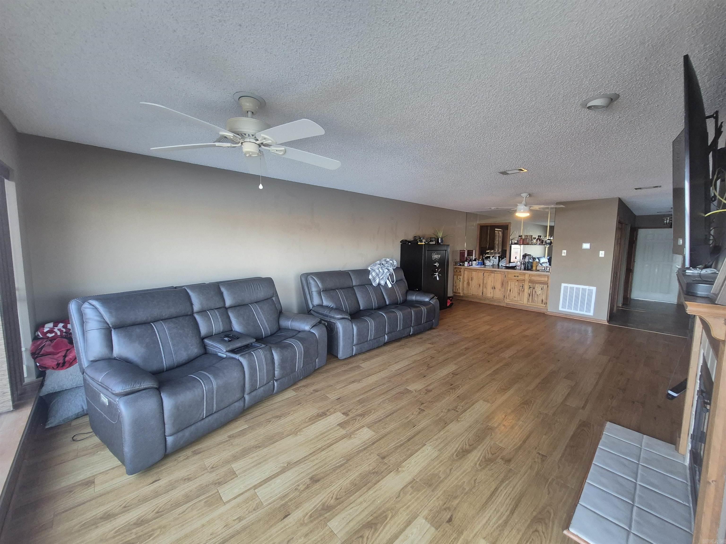 310 Kleinshore Road C4 Property Photo 6