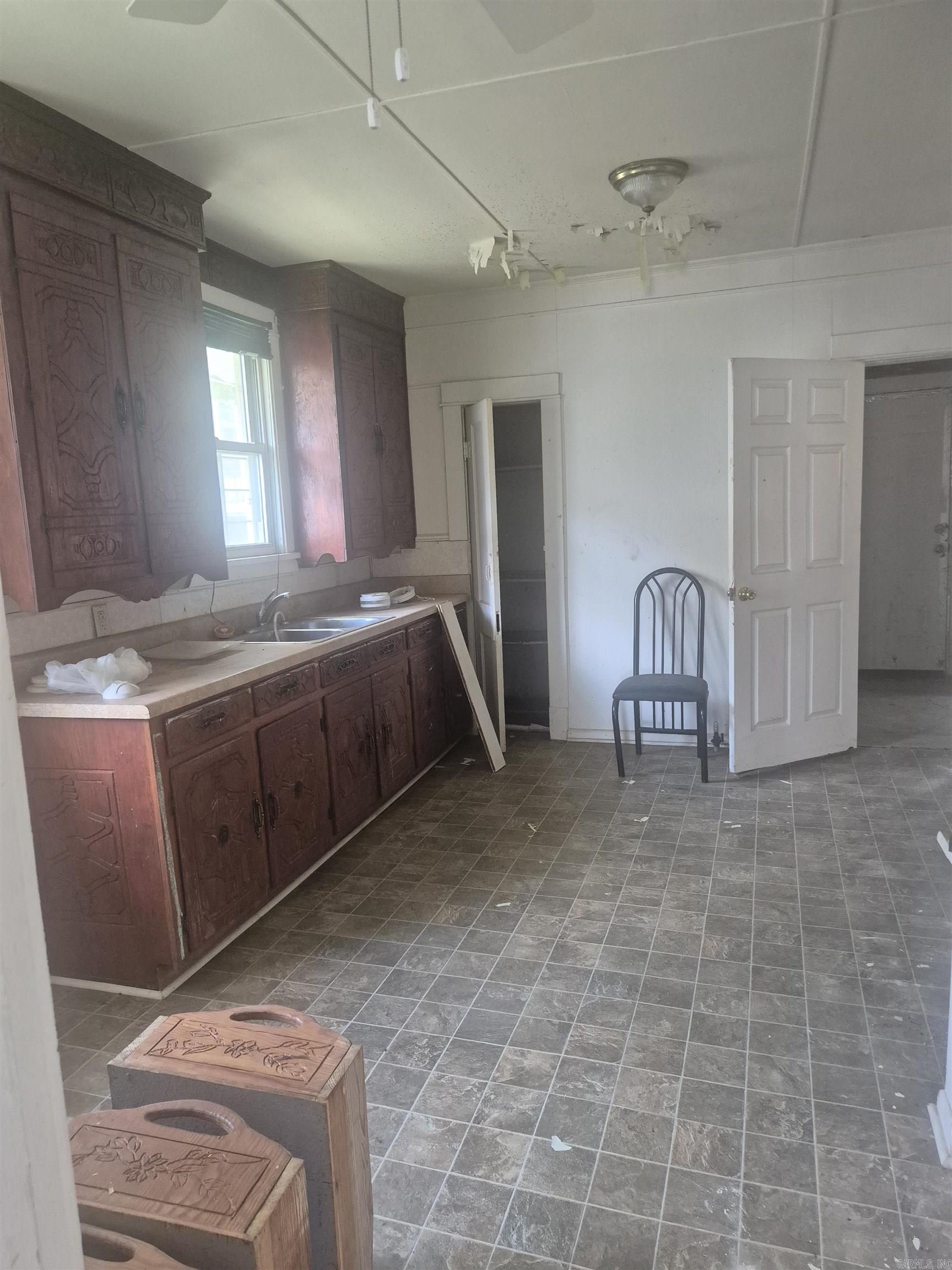 3904 W 11 Street Property Photo 4