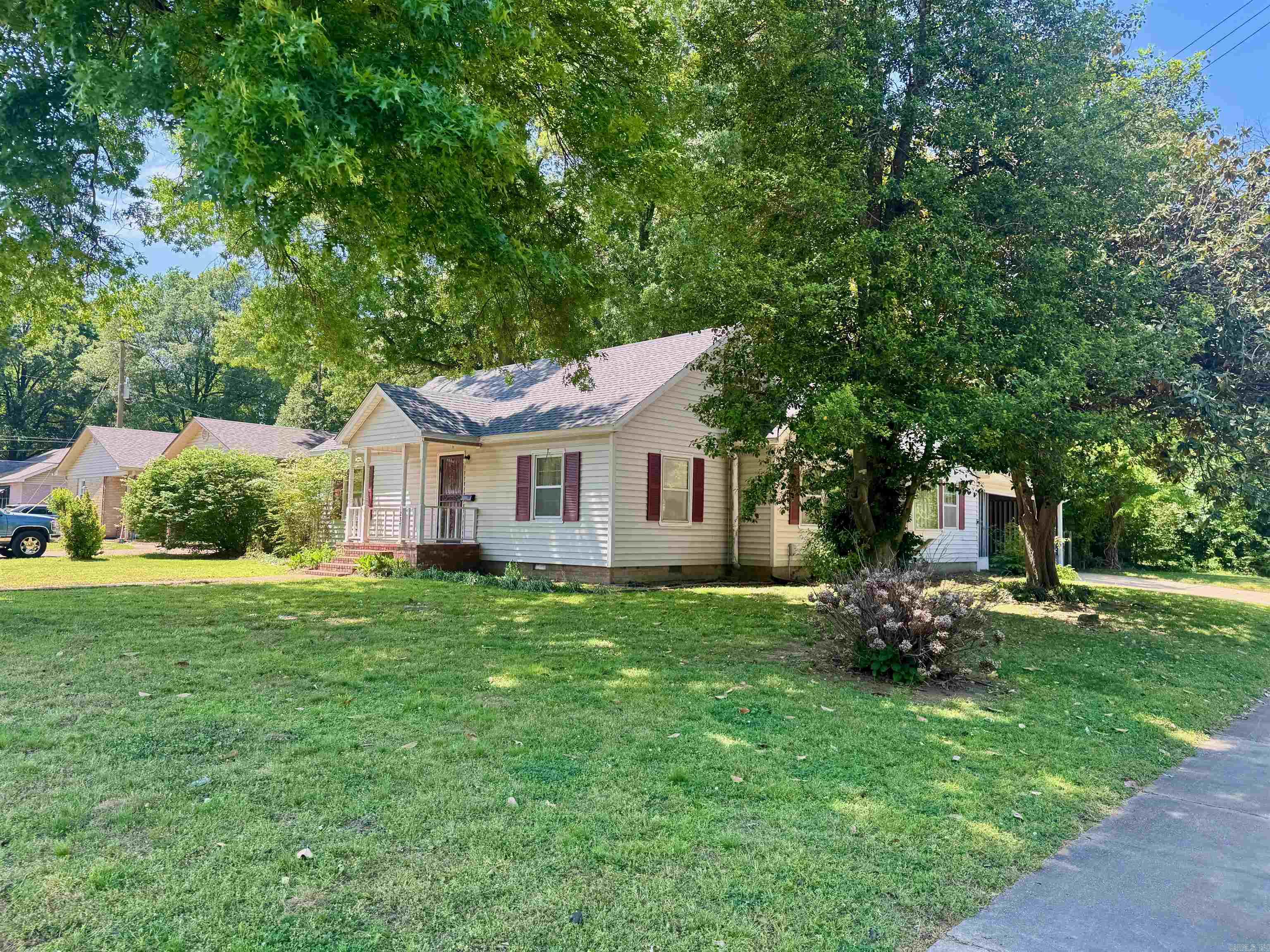 1237 Vine Street Property Photo 1