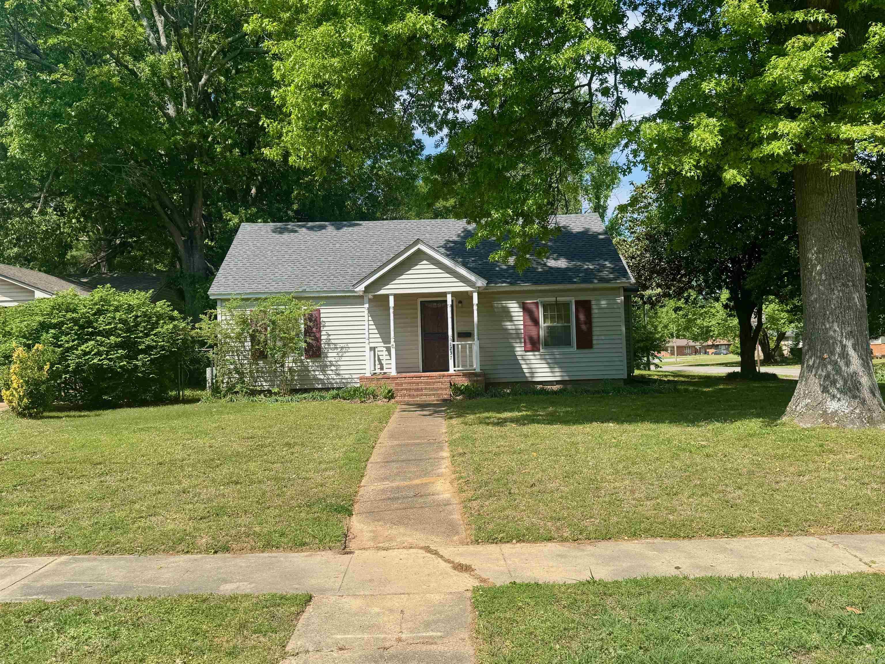 1237 Vine Street Property Photo 2