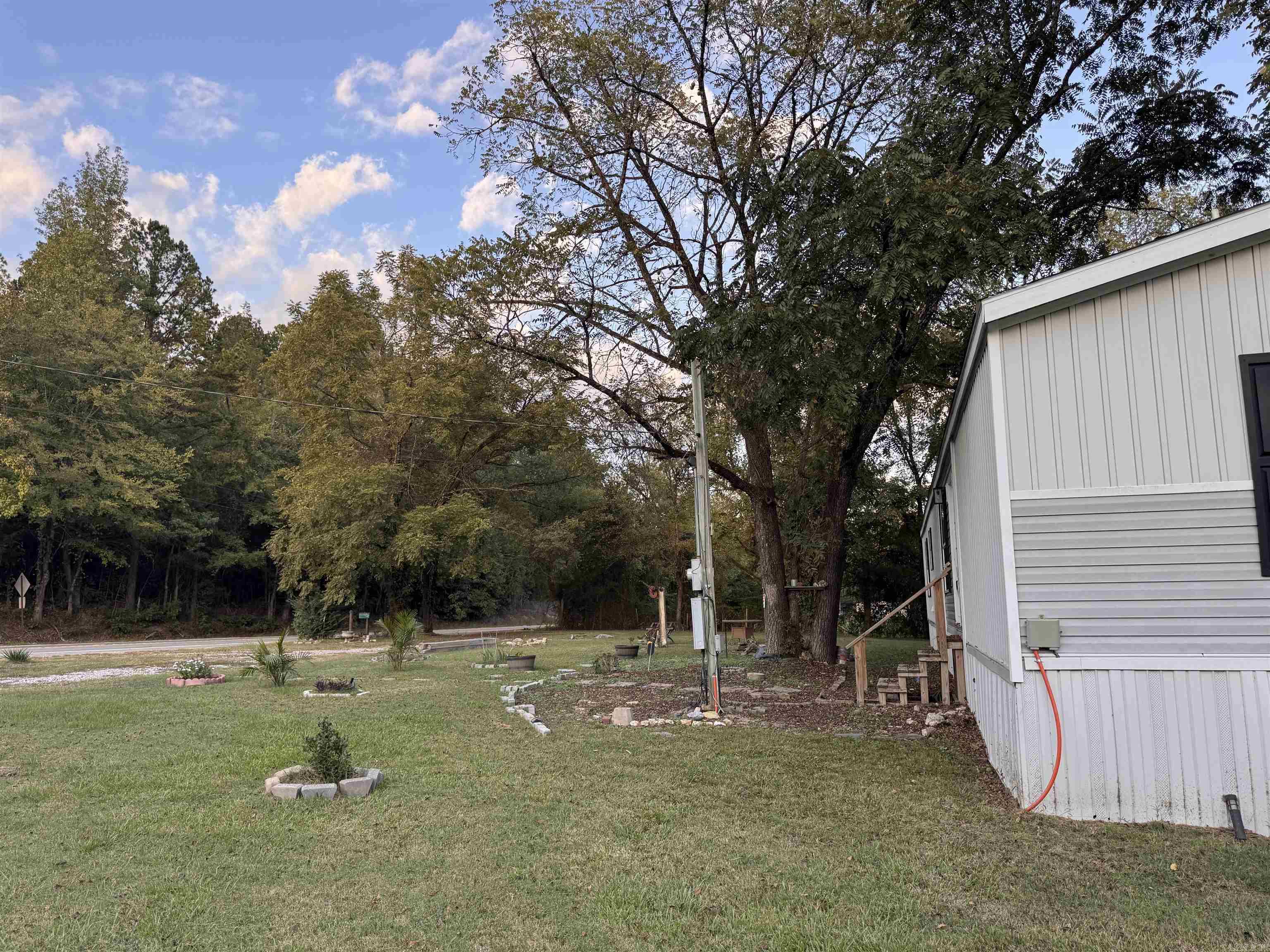 9528 Park Property Photo 2
