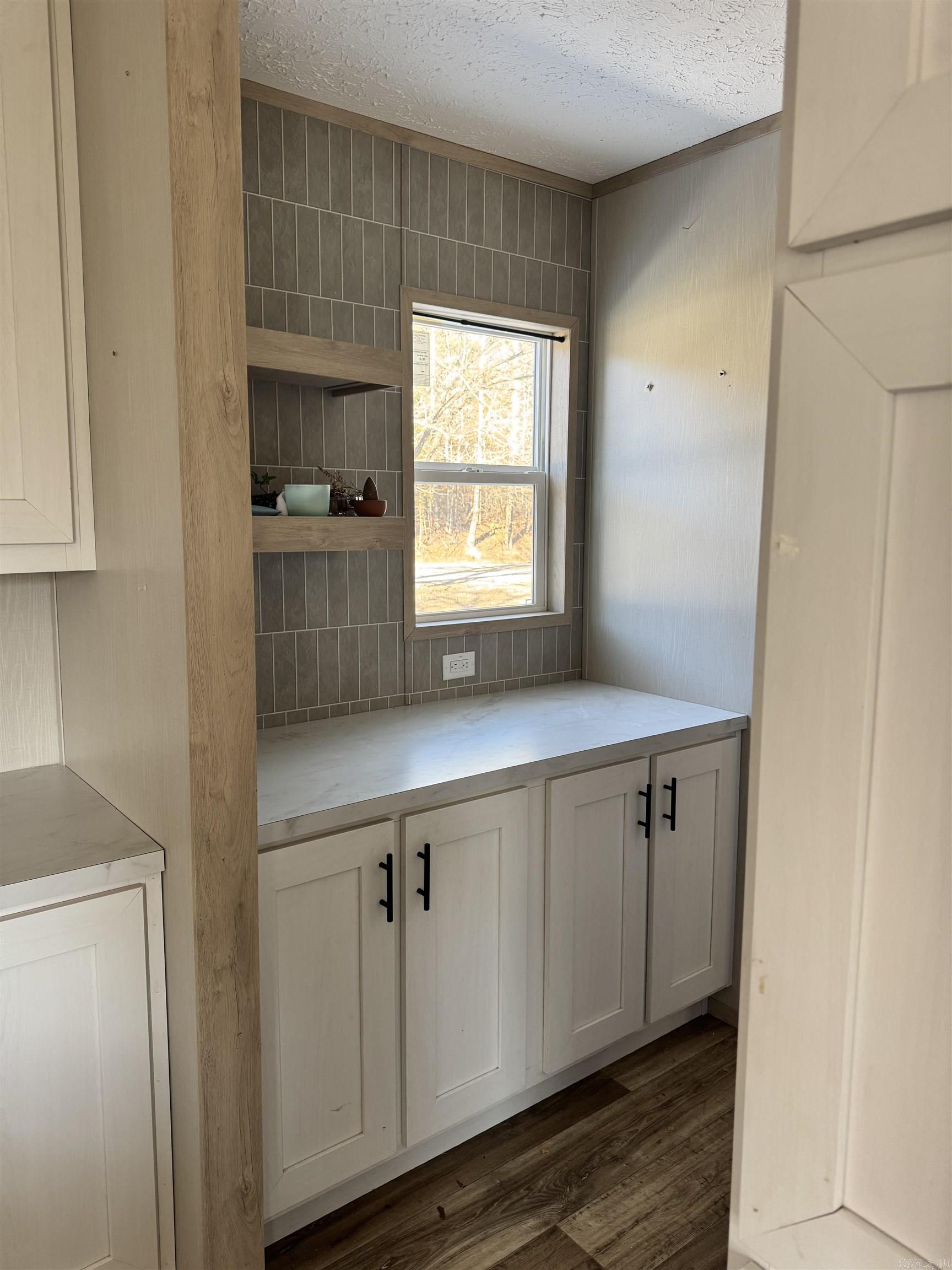 9528 Park Property Photo 6