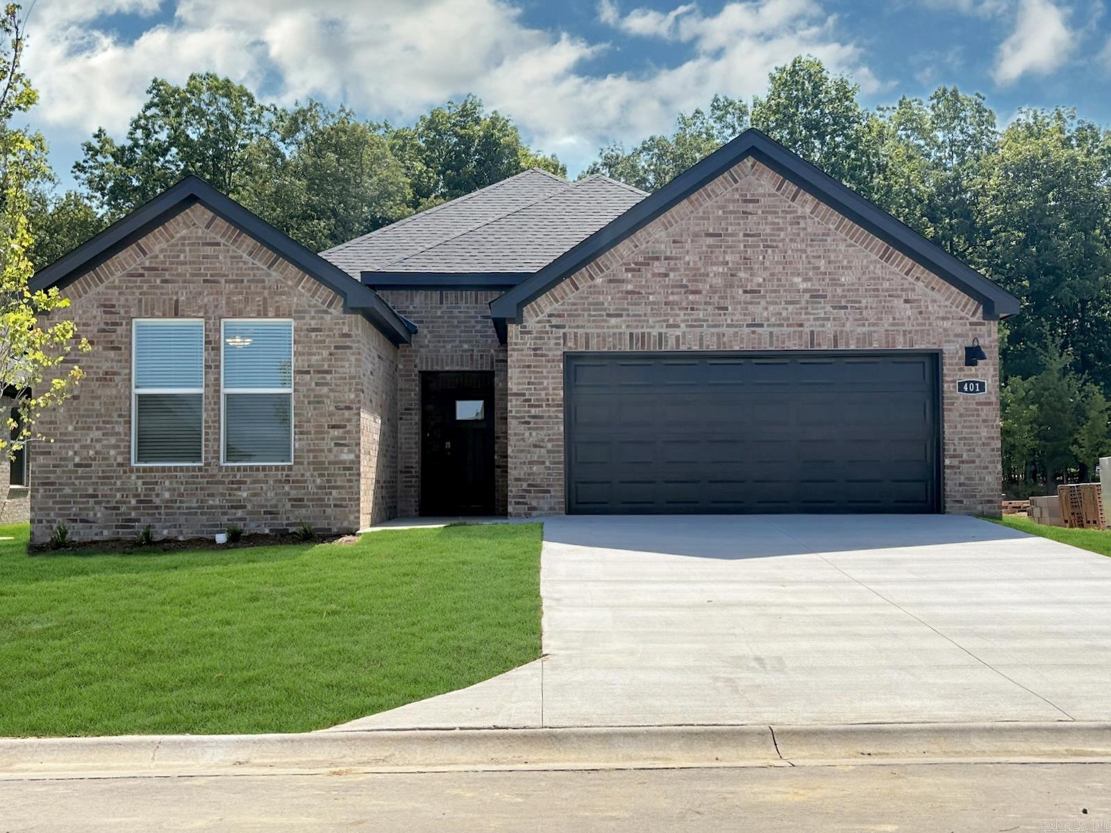 311 Lainey Drive Property Photo 1
