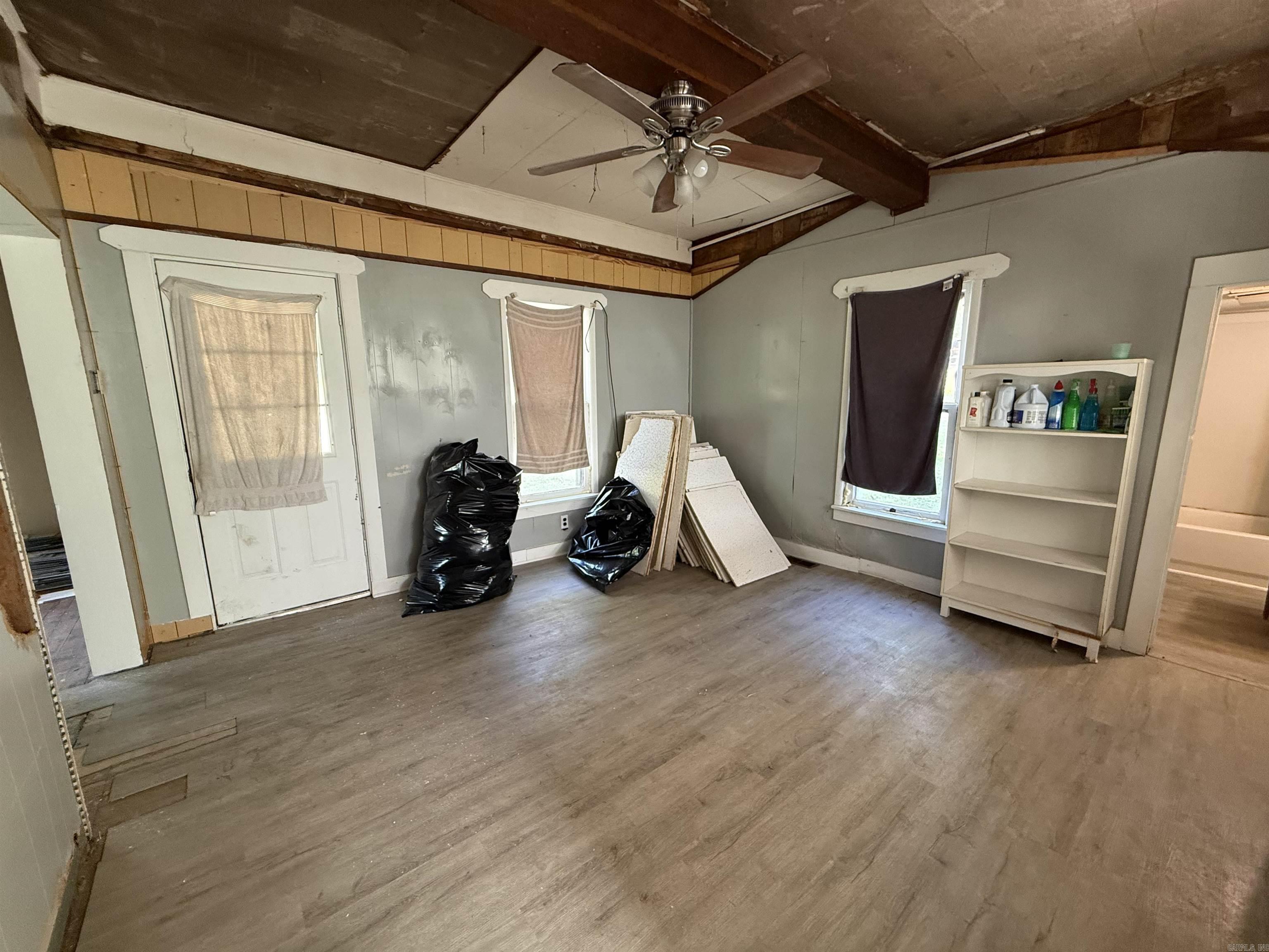 585 N Royal Avenue Property Photo 19