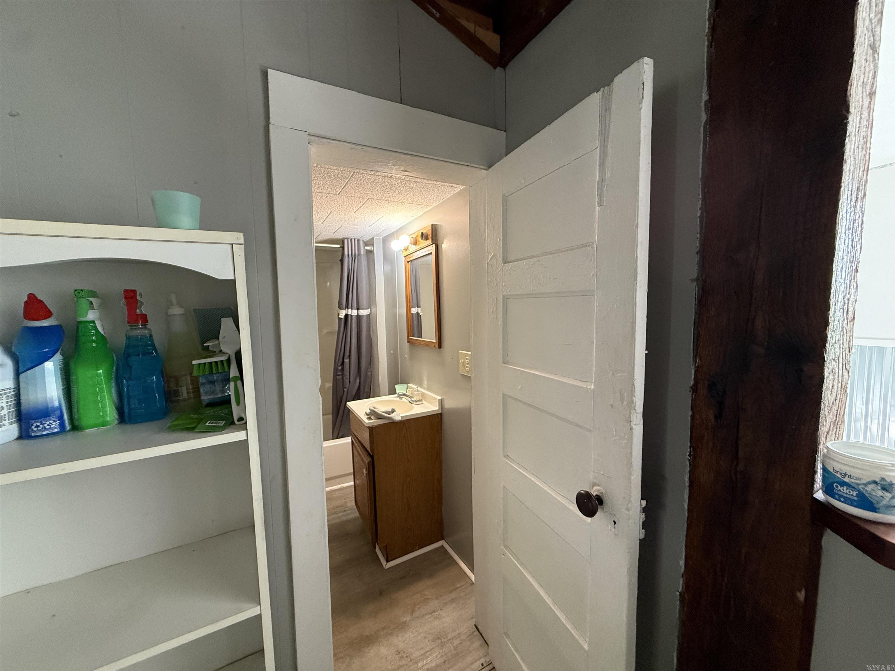 585 N Royal Avenue Property Photo 25