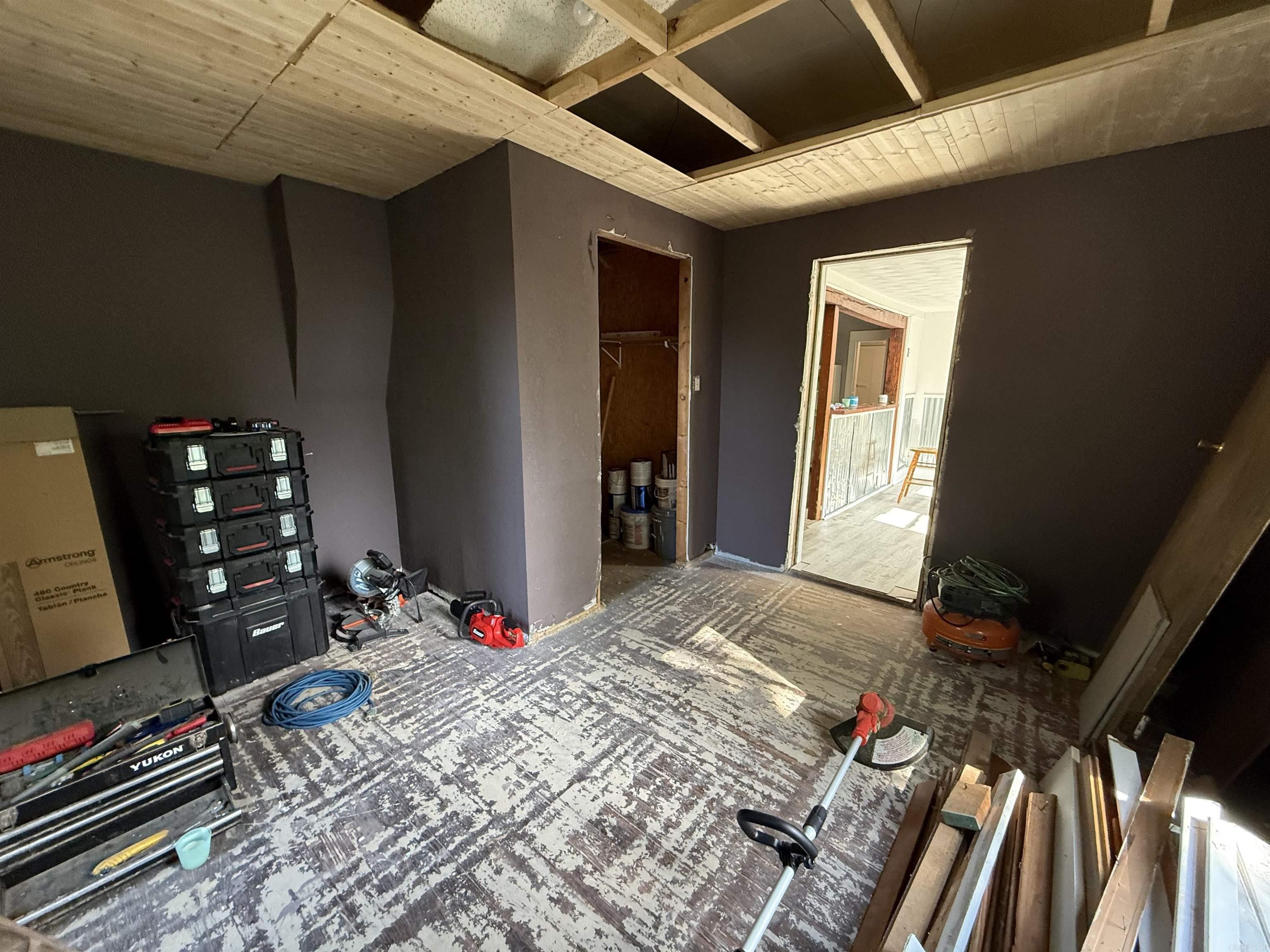 585 N Royal Avenue Property Photo 35