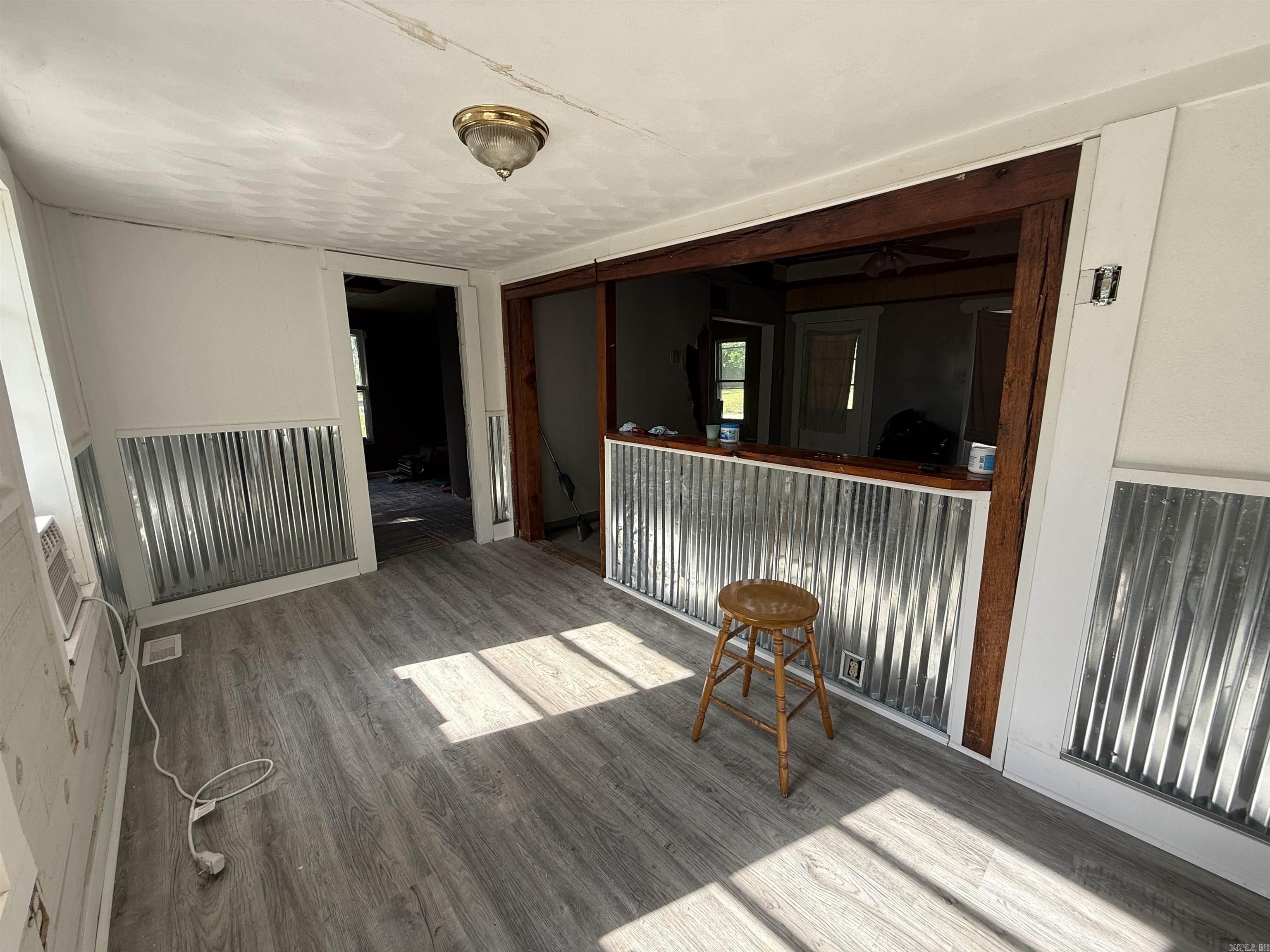 585 N Royal Avenue Property Photo 43