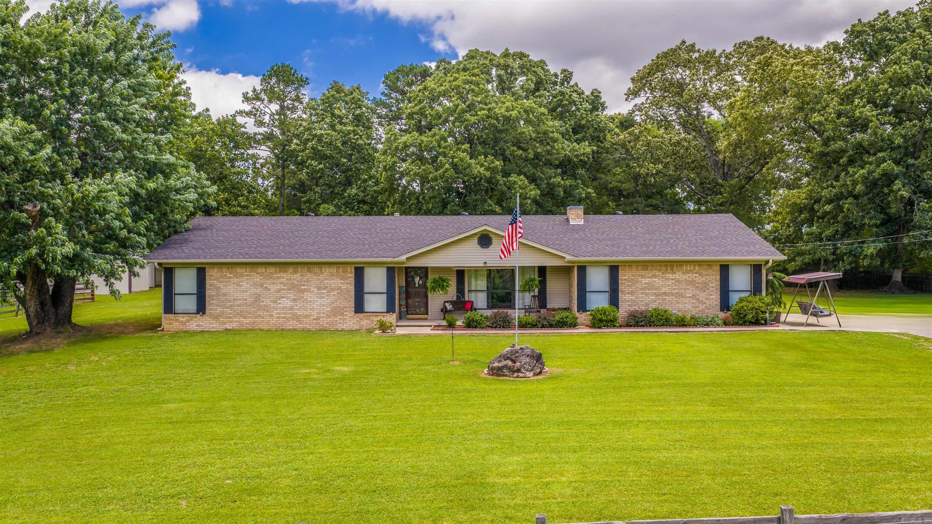 9 Hensley Drive Property Photo 1