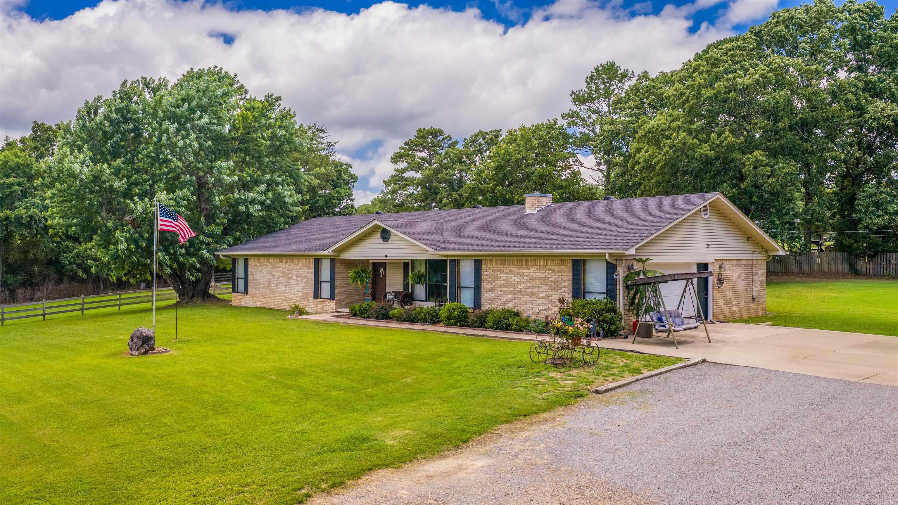 9 Hensley Drive Property Photo 3