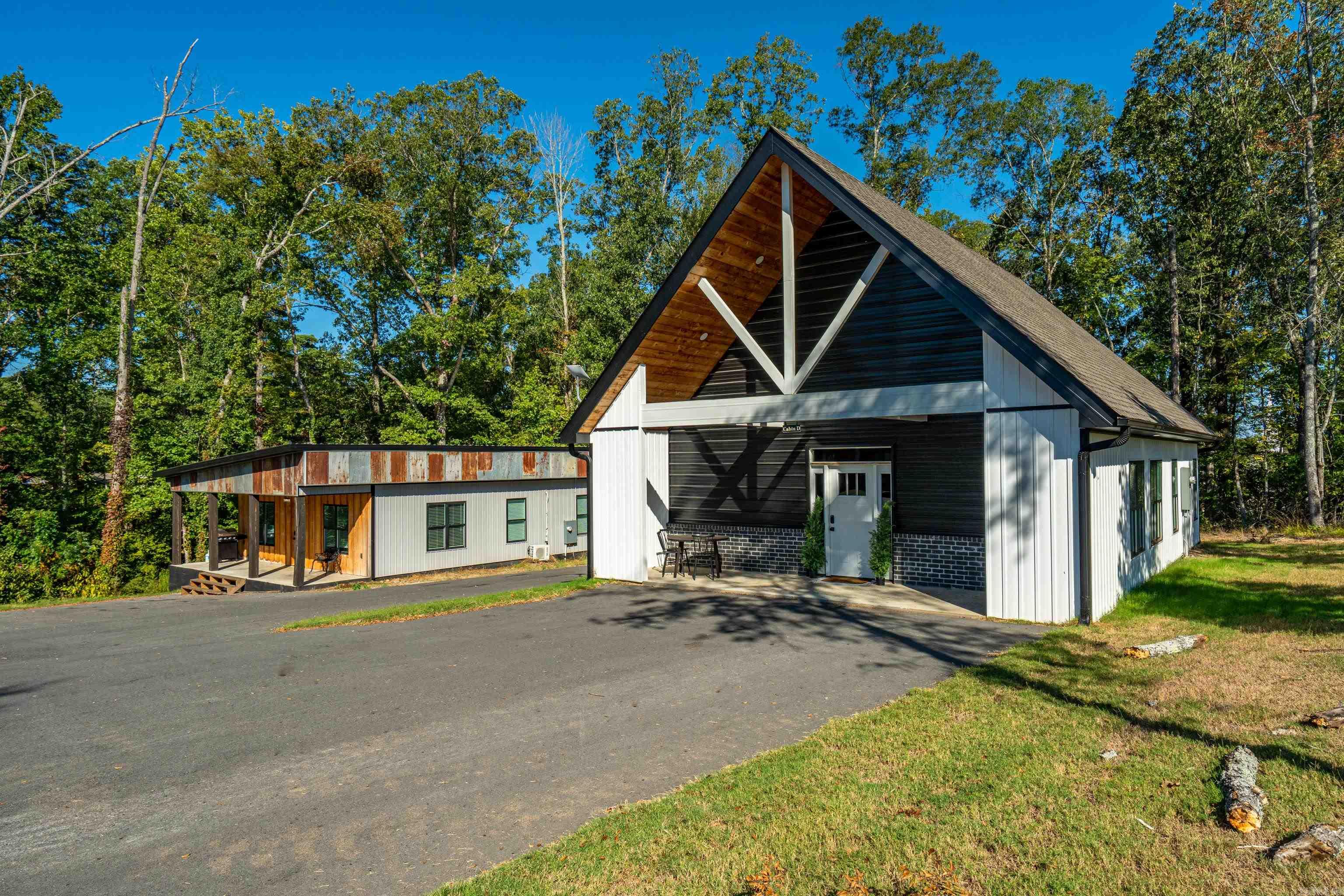 2777 Highway 290 Property Photo 1