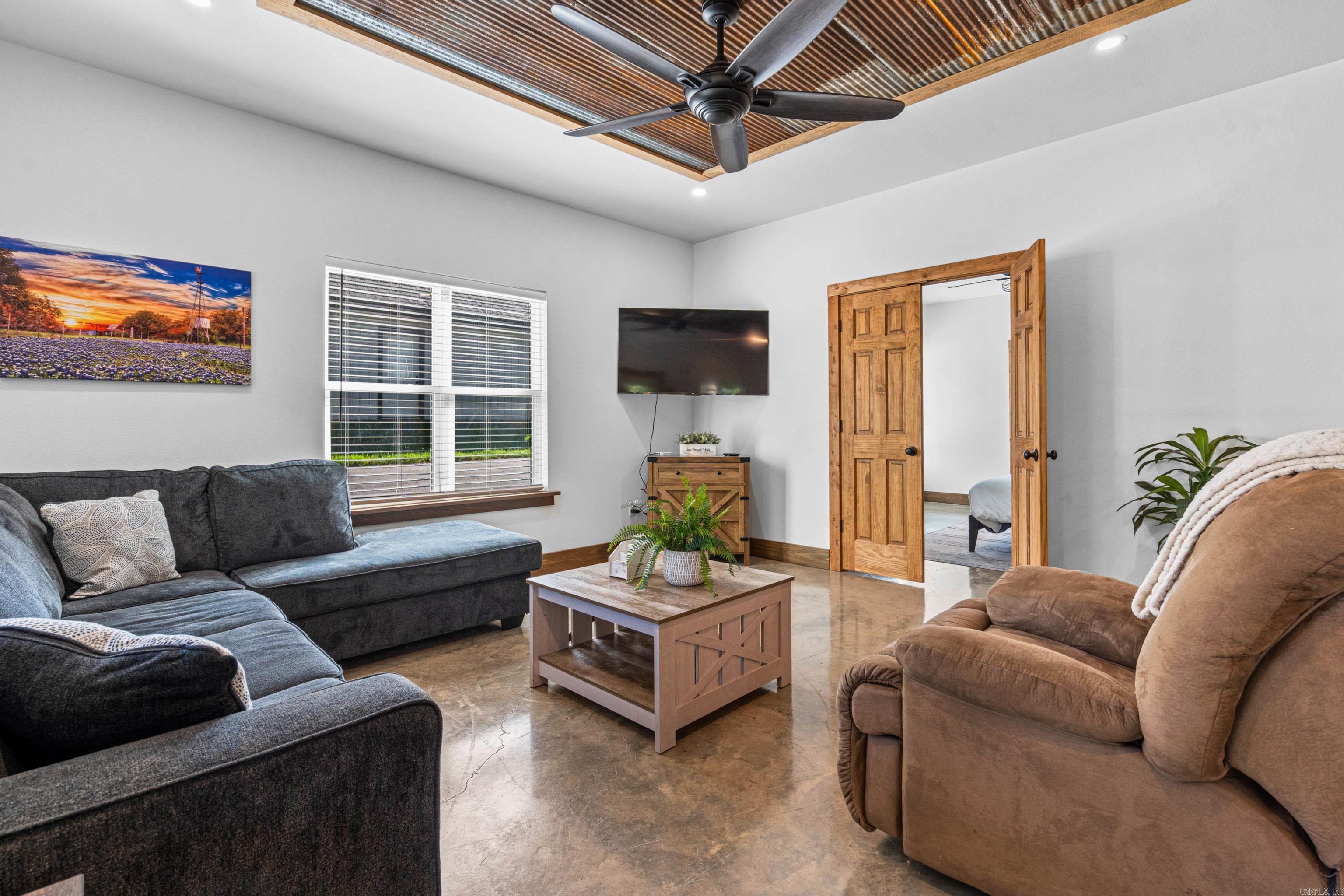 2777 Highway 290 Property Photo 29