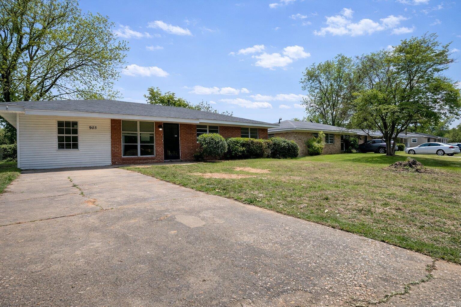 903 Belmont Dr Property Photo 2