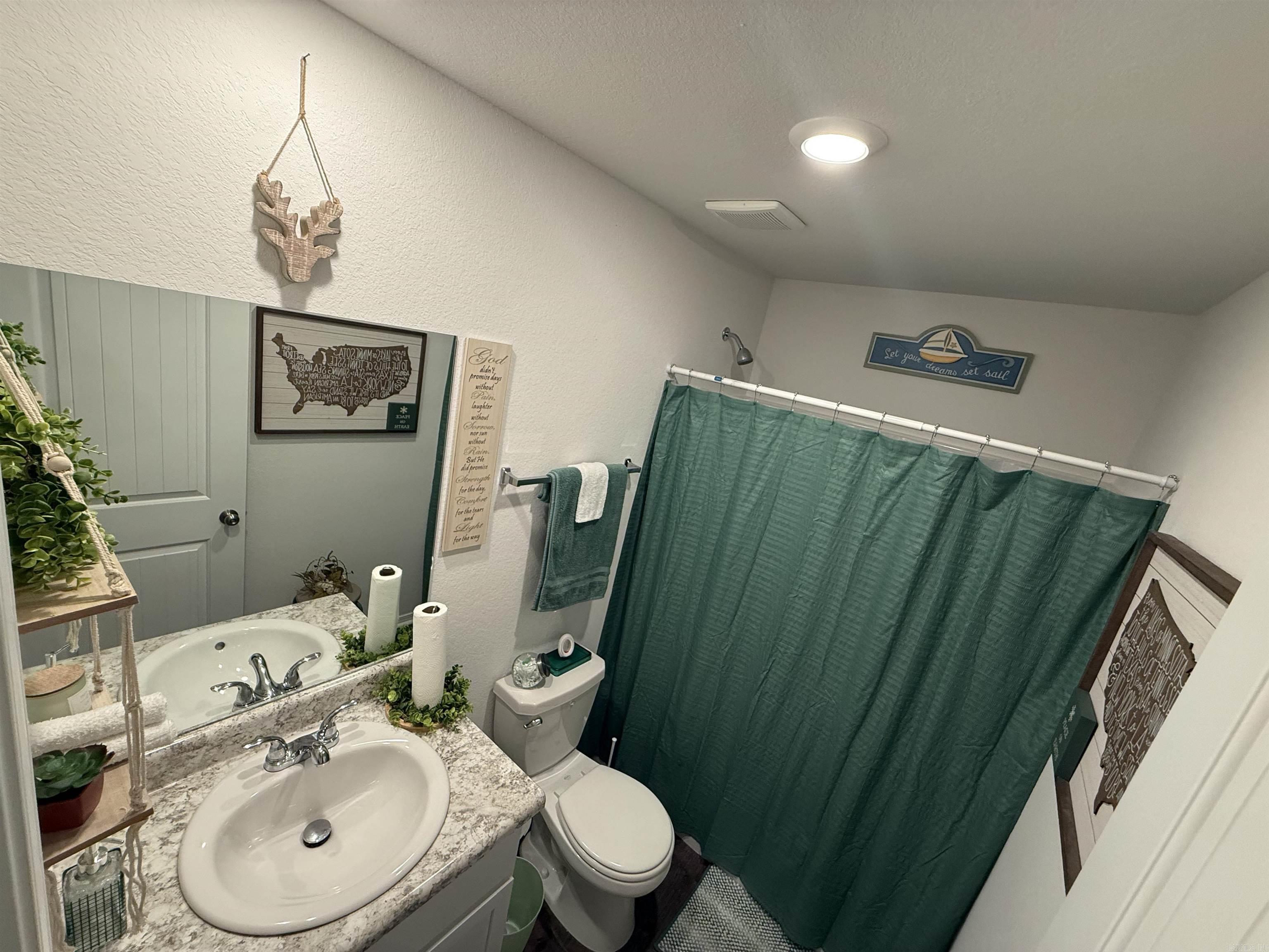 6041 Croft Ave Property Photo 6
