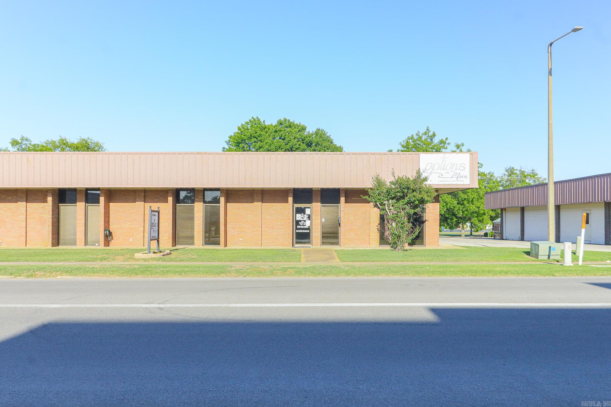 910 S Main Street Property Photo 3