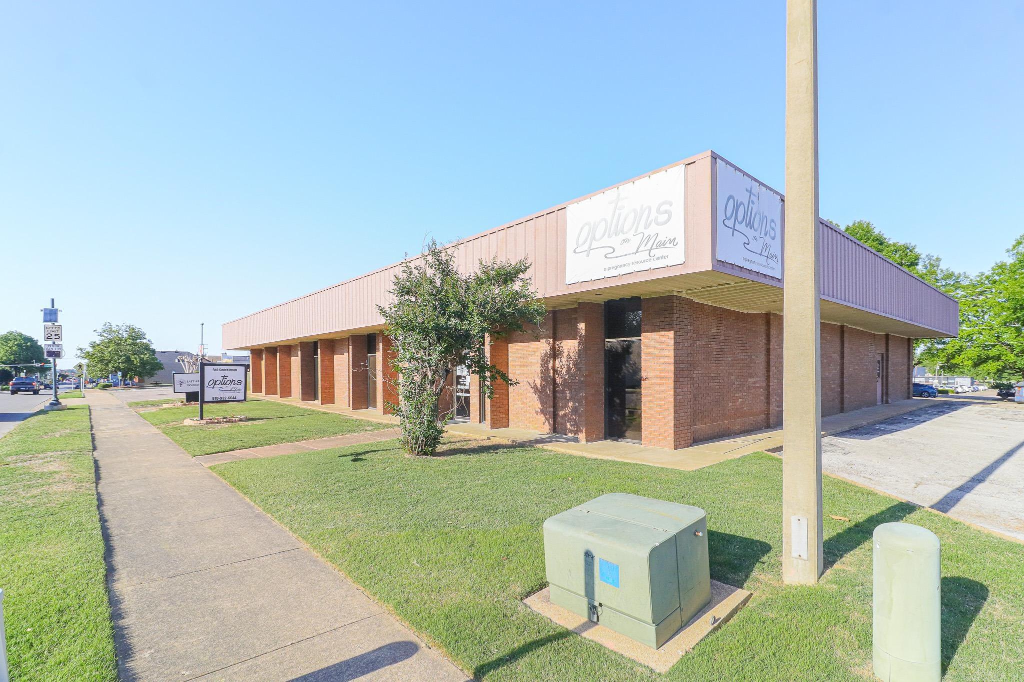 910 S Main Street Property Photo 4