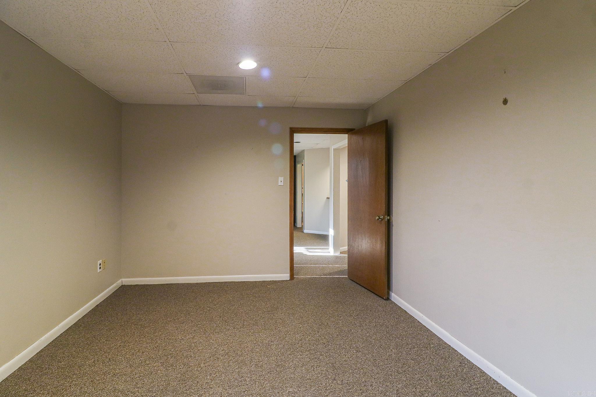 910 S Main Street Property Photo 12