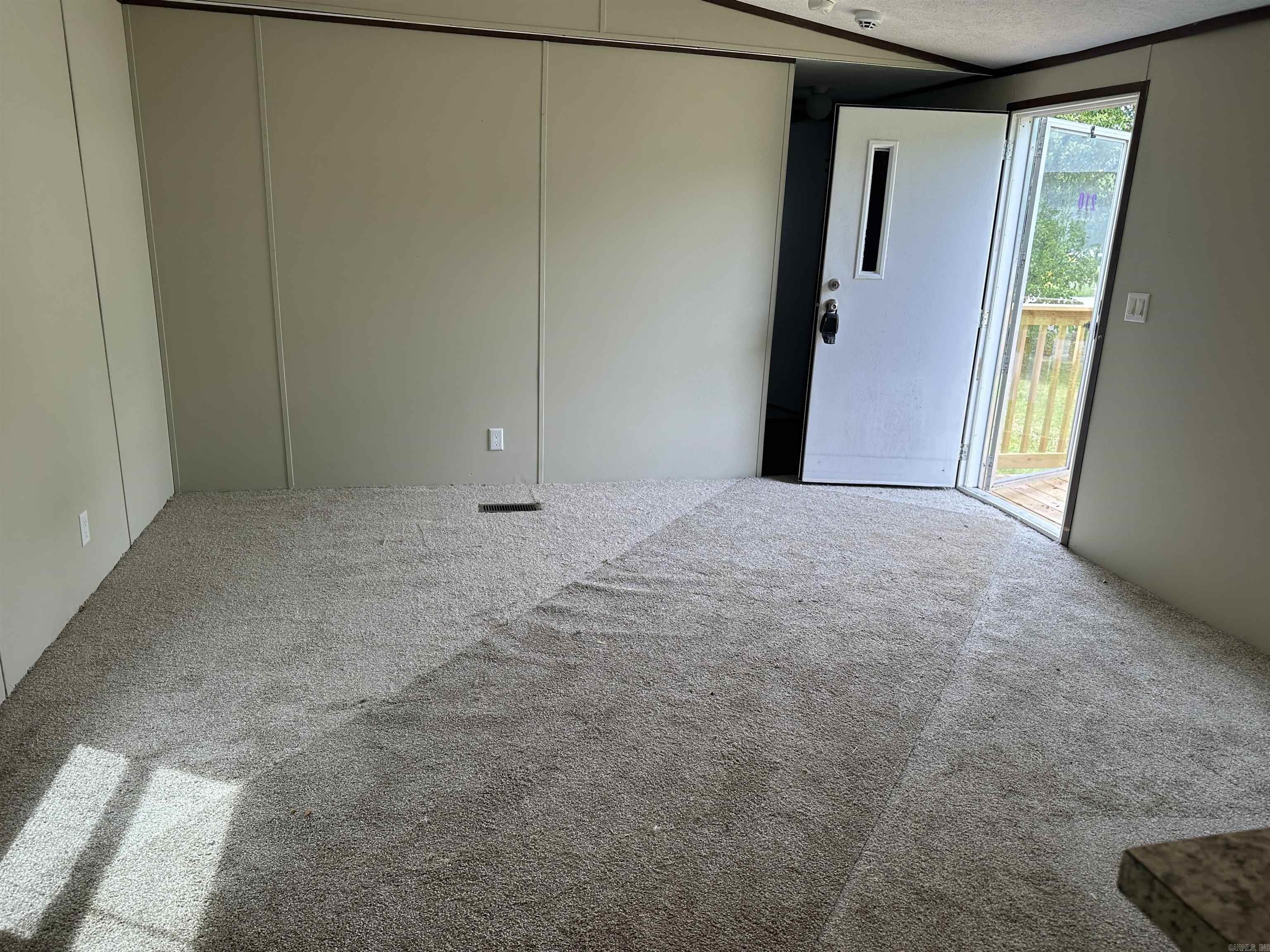 210 E Vine Street Property Photo 4