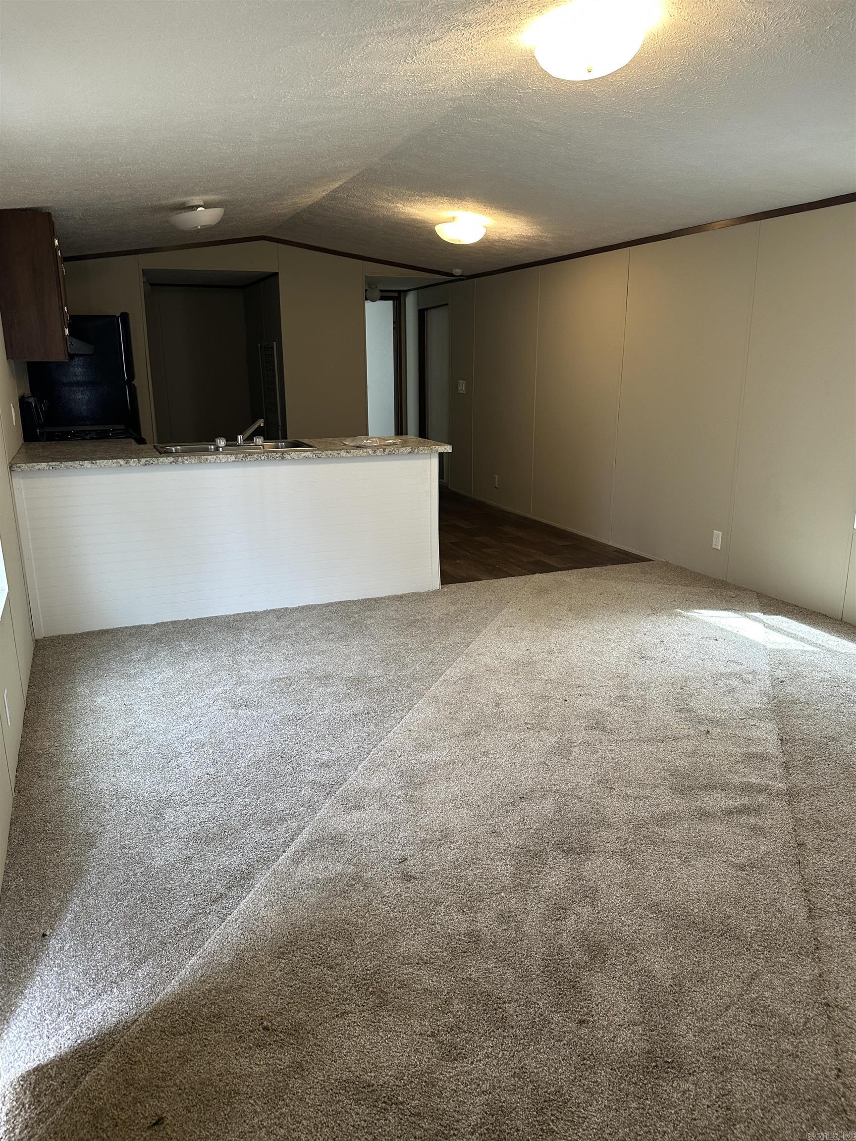 210 E Vine Street Property Photo 5