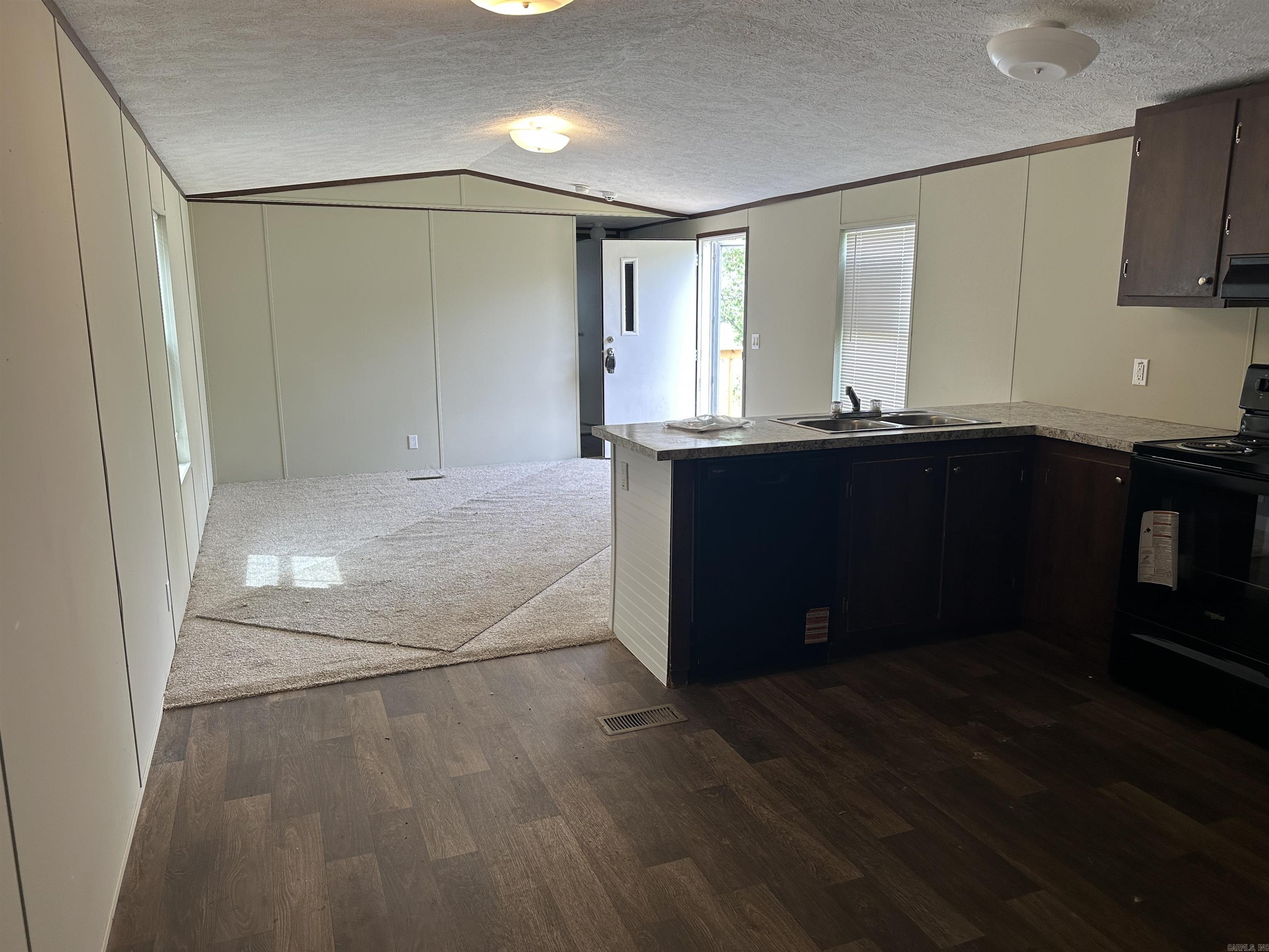 210 E Vine Street Property Photo 7
