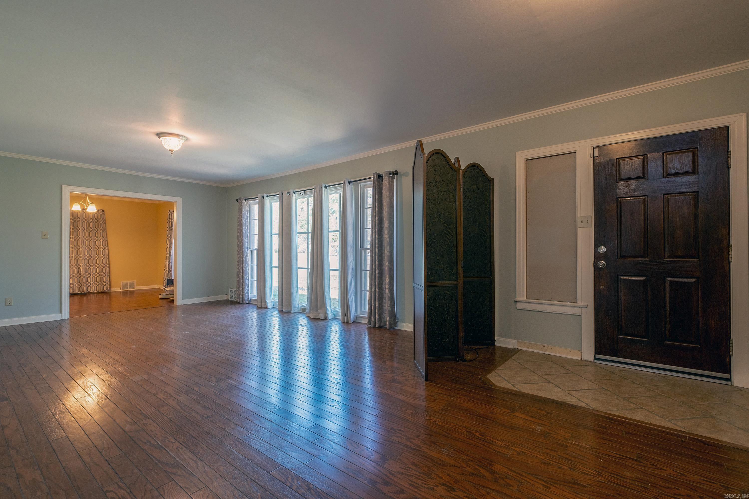 1400 W 33rd Street Property Photo 4