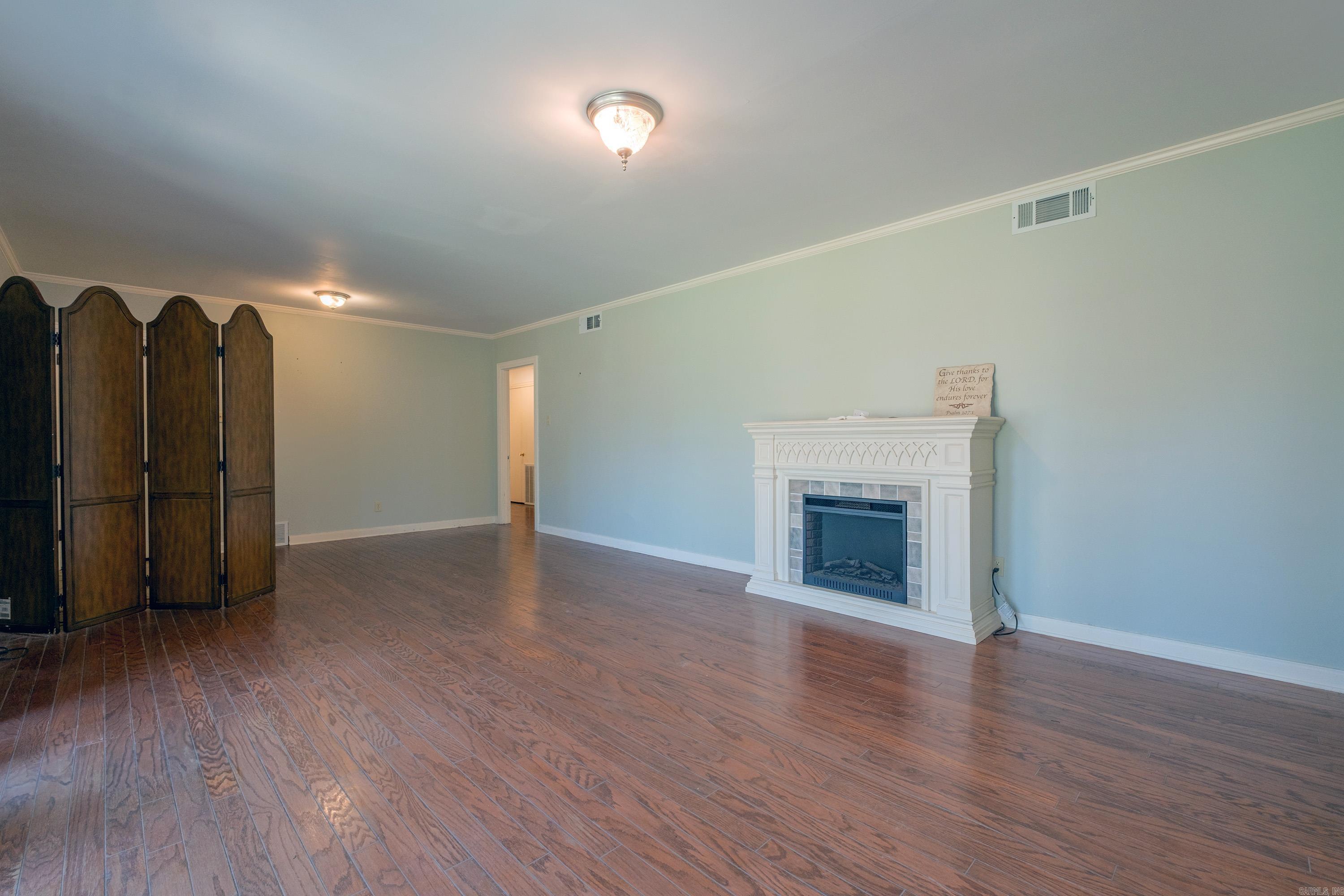 1400 W 33rd Street Property Photo 6