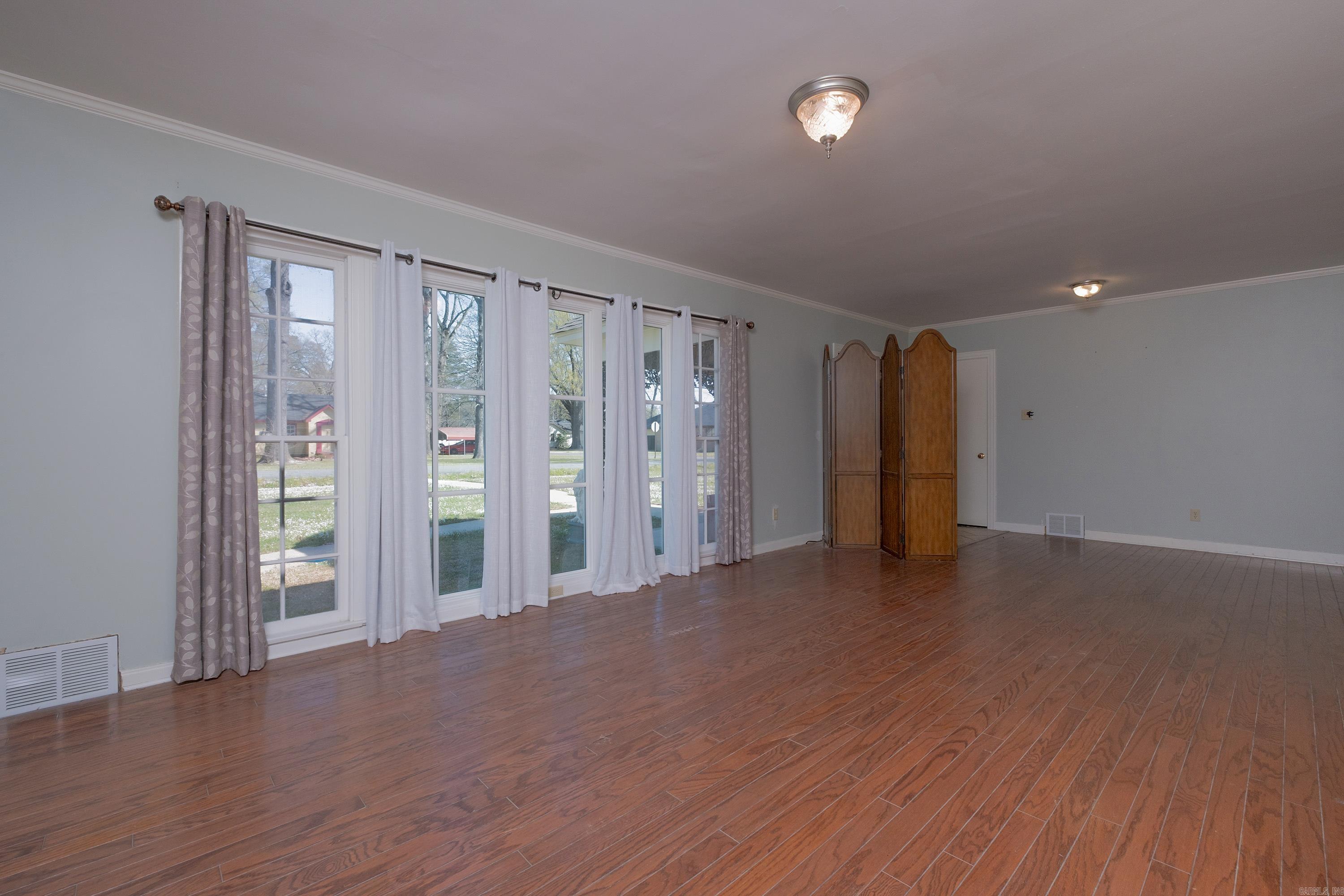 1400 W 33rd Street Property Photo 7