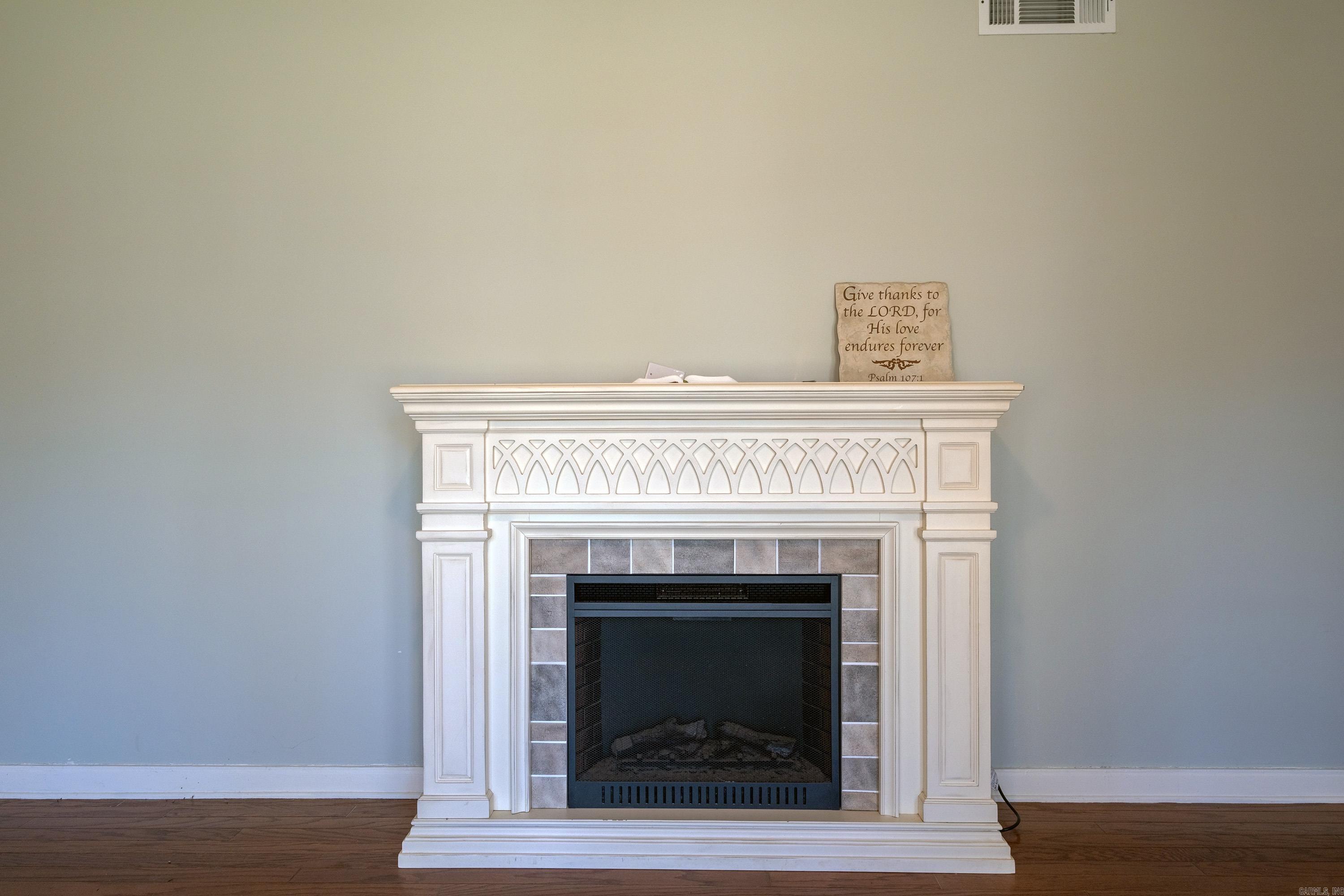 1400 W 33rd Street Property Photo 8