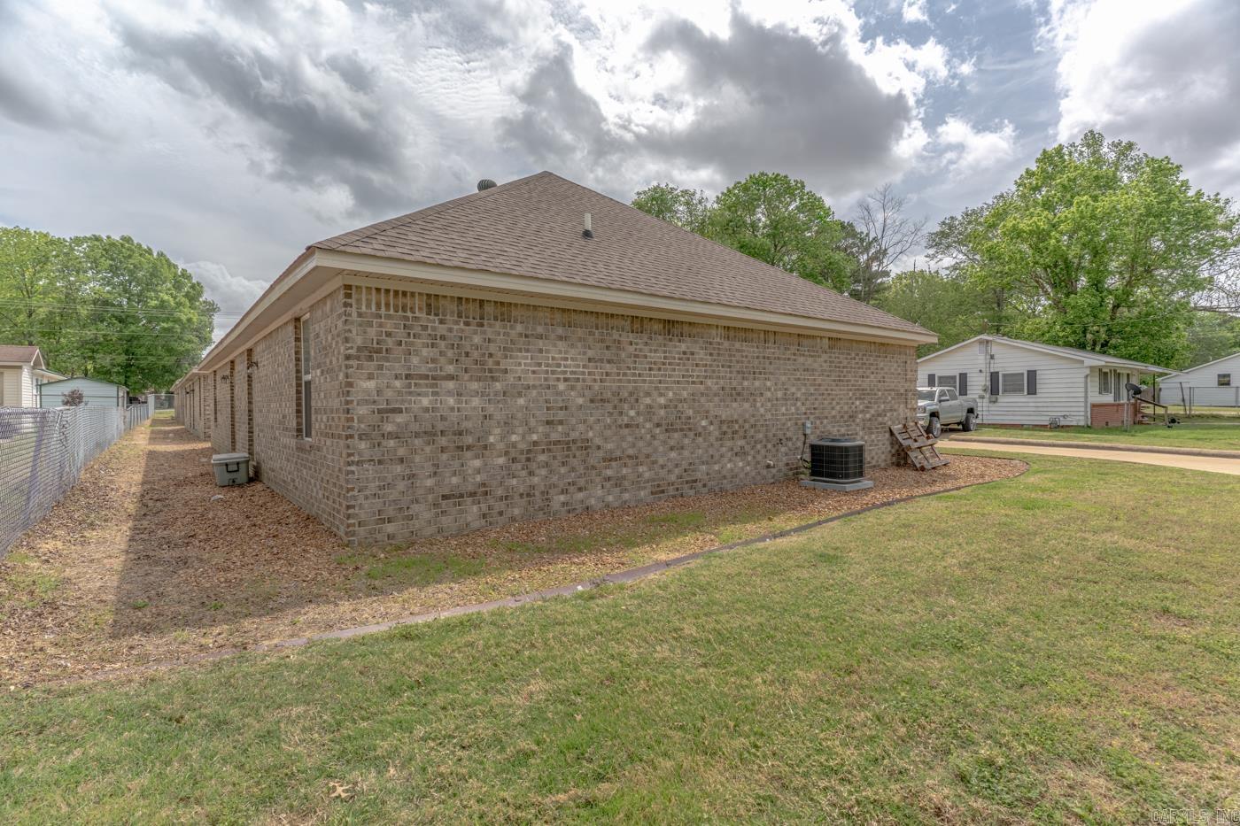 1012 N Main St Property Photo 14