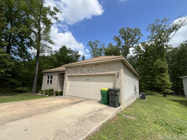 3905 Foster St Property Photo 2