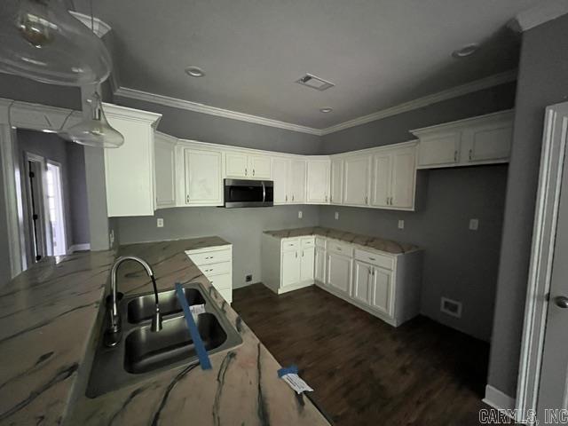 3905 Foster St Property Photo 7